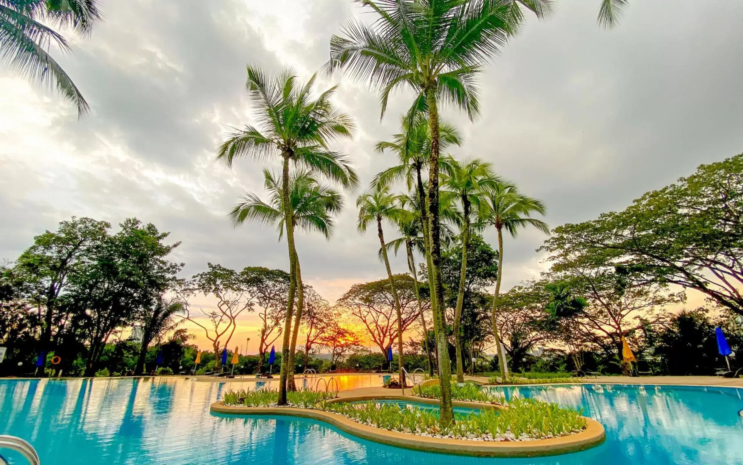 Swimming Pool in Bangi Resort Hotel