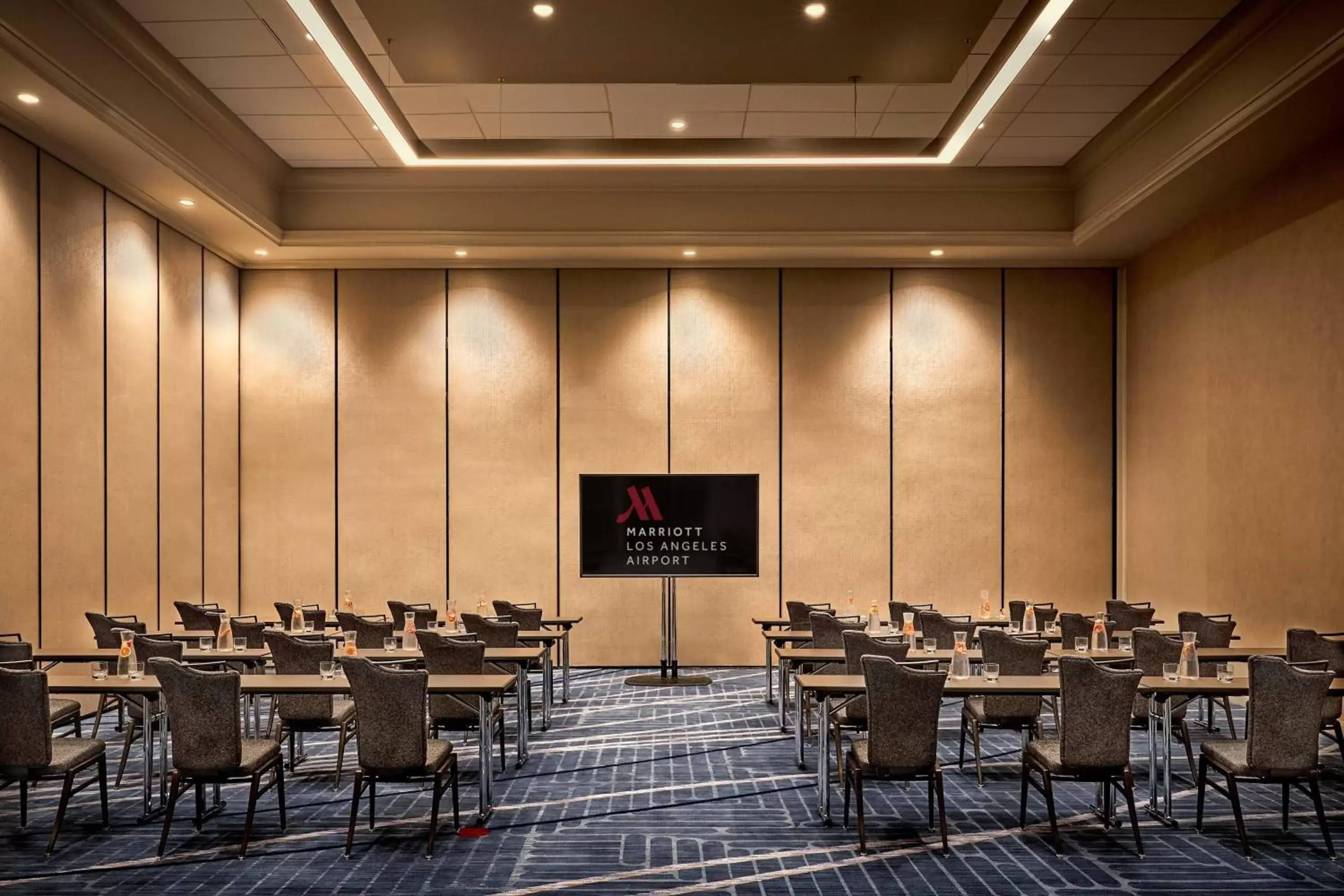 Meeting/conference room, Restaurant/Places to Eat in Los Angeles Airport Marriott