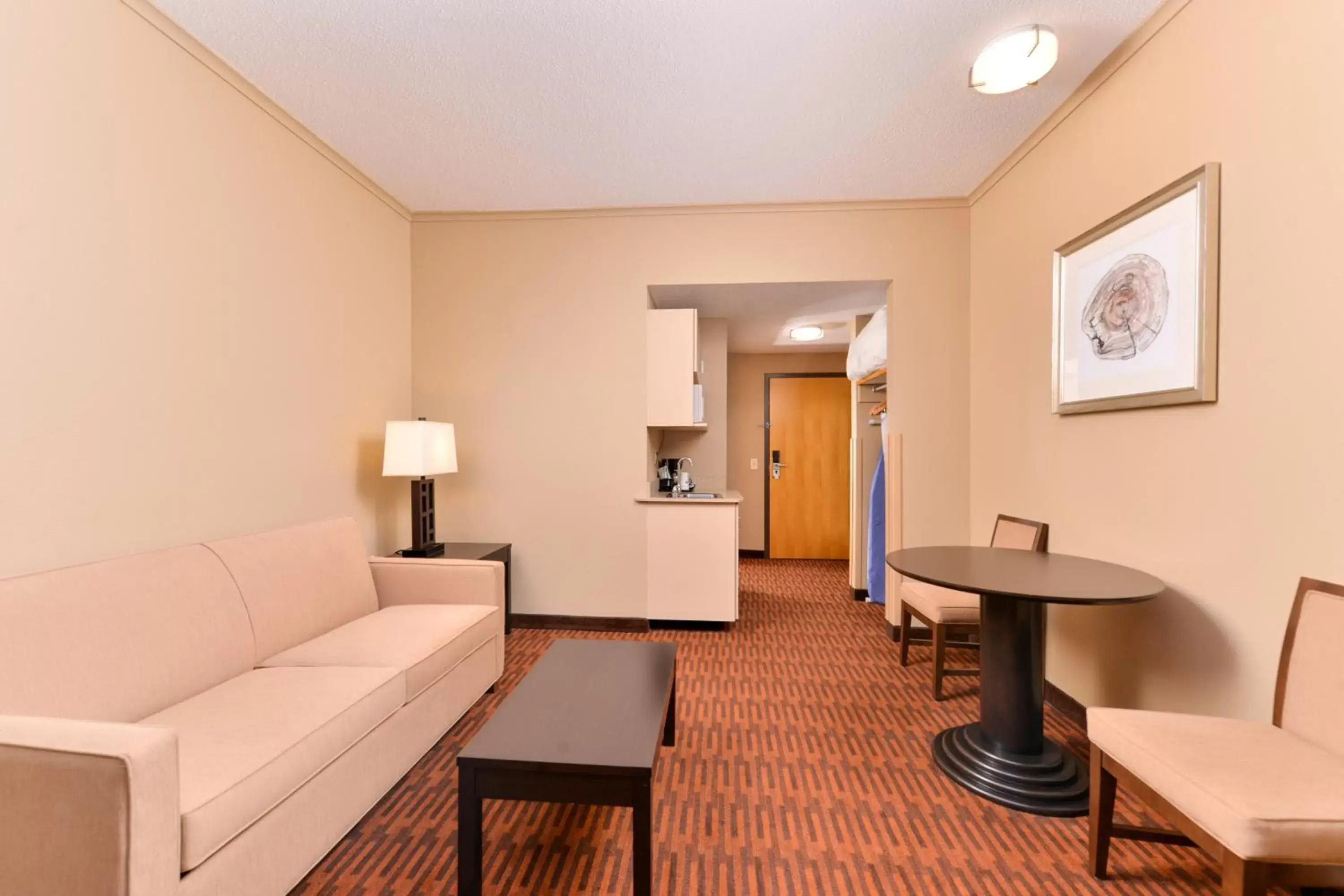 Photo of the whole room, Seating Area in Holiday Inn Express Breezewood, an IHG Hotel