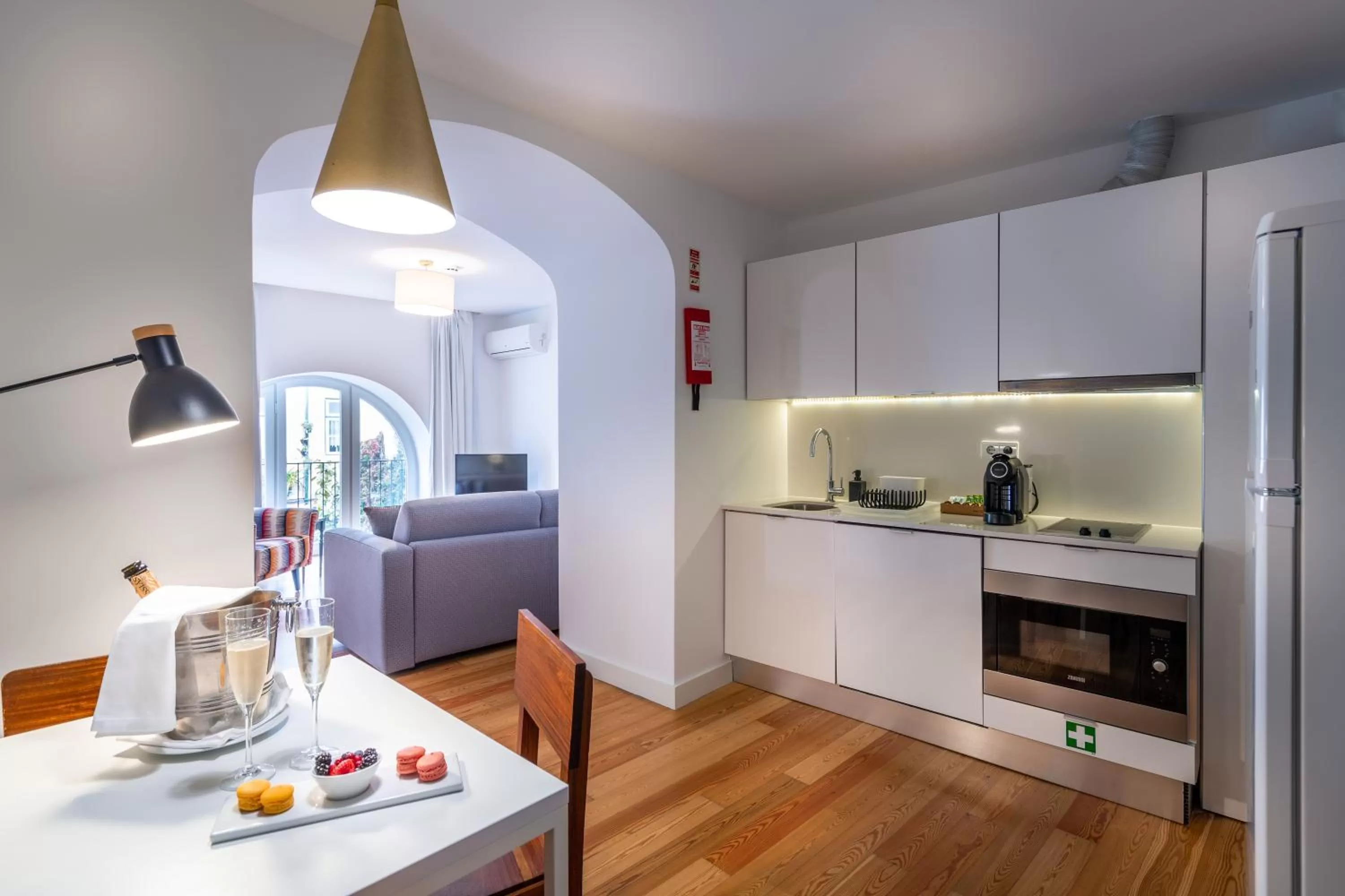Kitchen or kitchenette in My Suite Lisbon Serviced Apartments - Principe Real