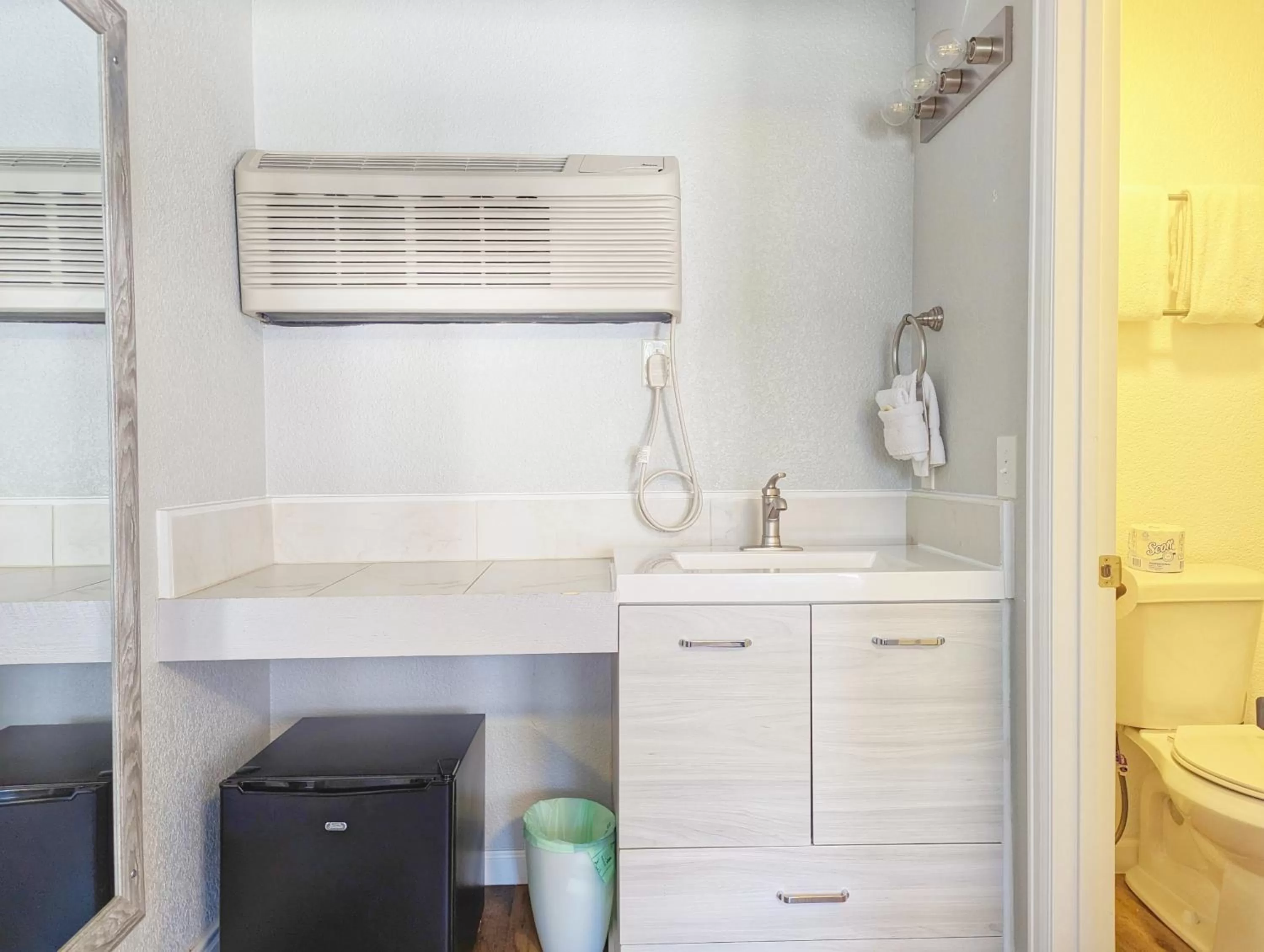 Bathroom in The Fountain Creek Inn of Manitou Springs