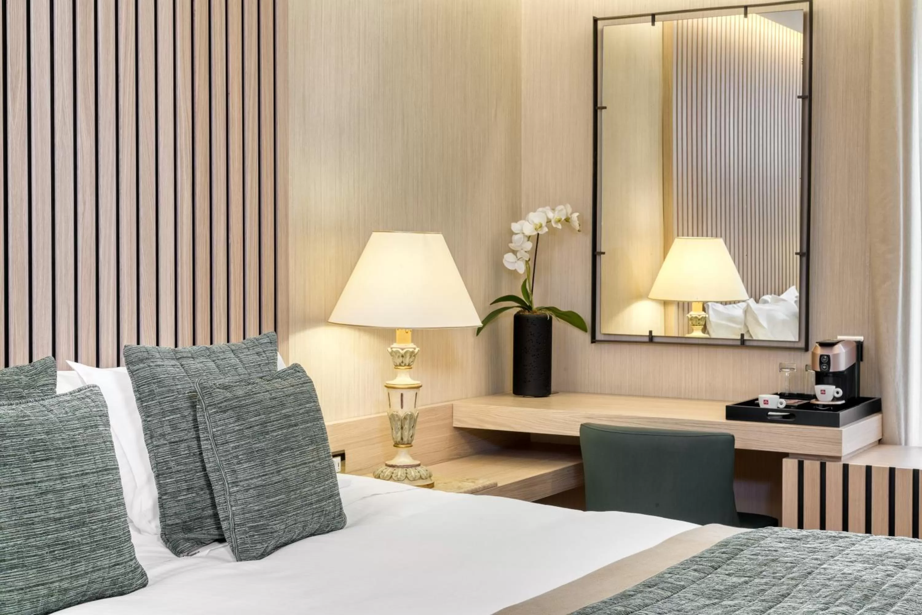 Bed in Divani Palace Acropolis