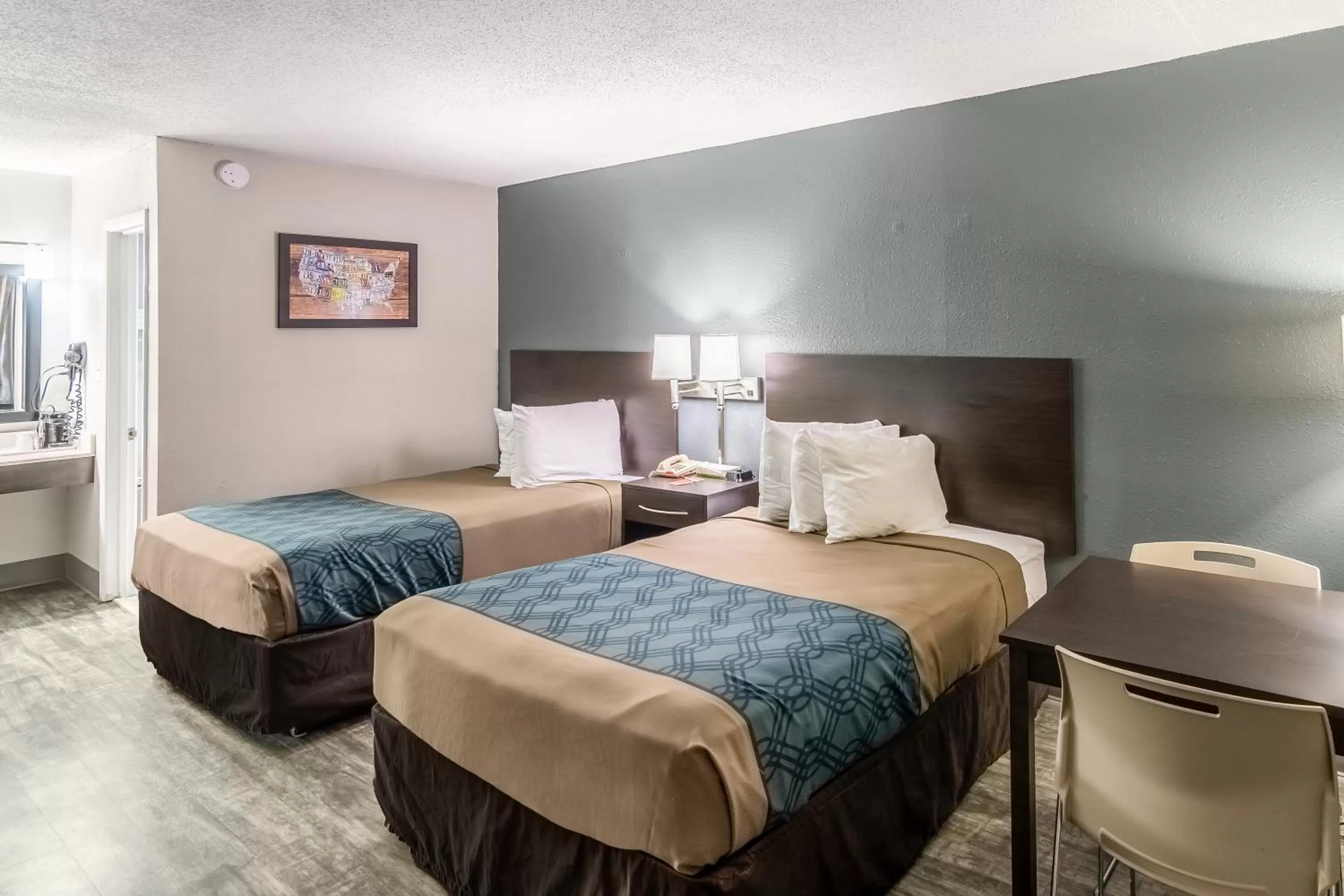 Photo of the whole room in Econo Lodge