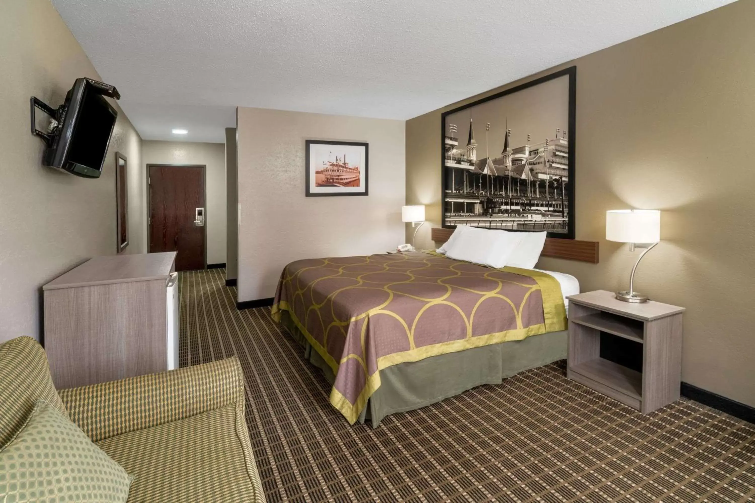 Photo of the whole room, Bed in Super 8 by Wyndham Shepherdsville - Louisville South I65