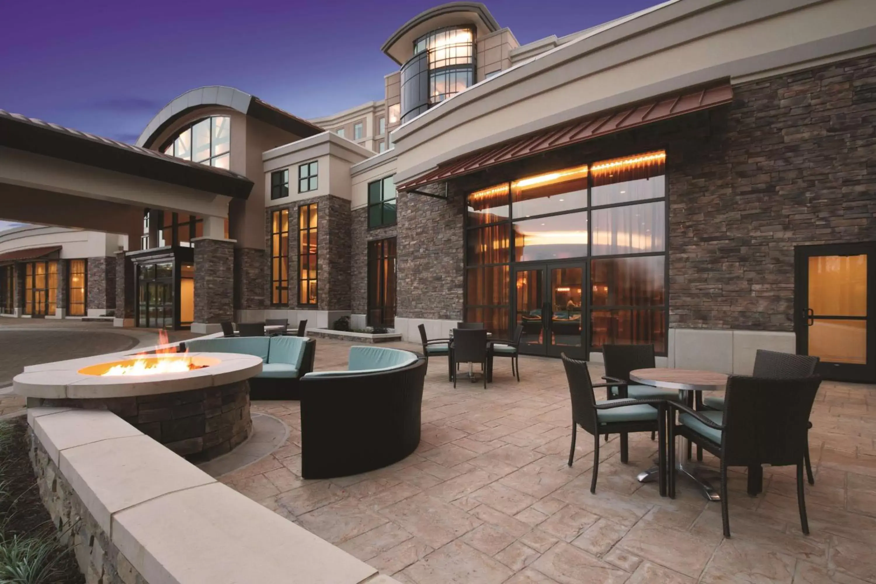 Patio in Embassy Suites Springfield