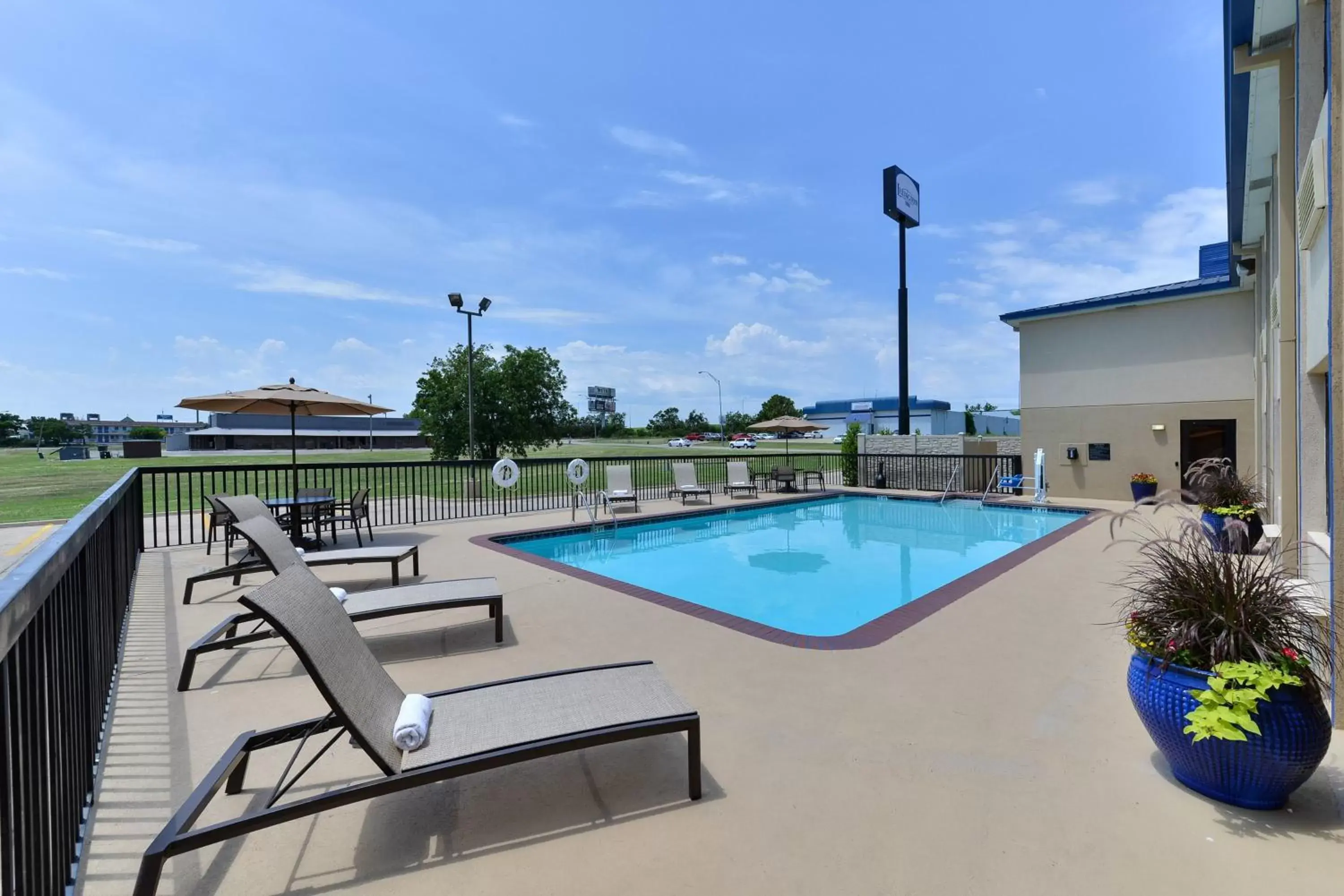 Swimming Pool in Boarders Inn and Suites by Cobblestone Hotels - Ardmore