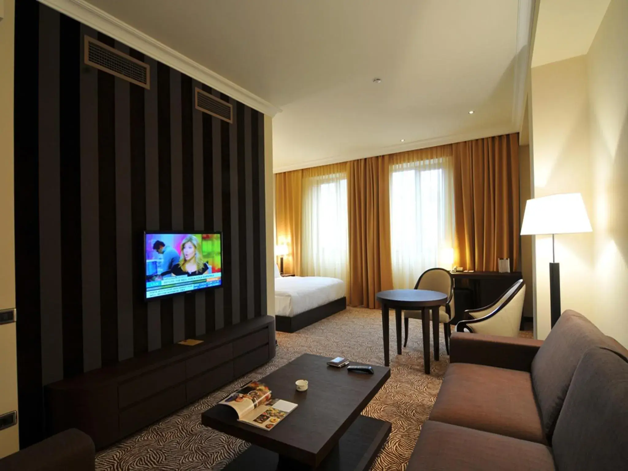 TV and multimedia, TV/Entertainment Center in Hotel National