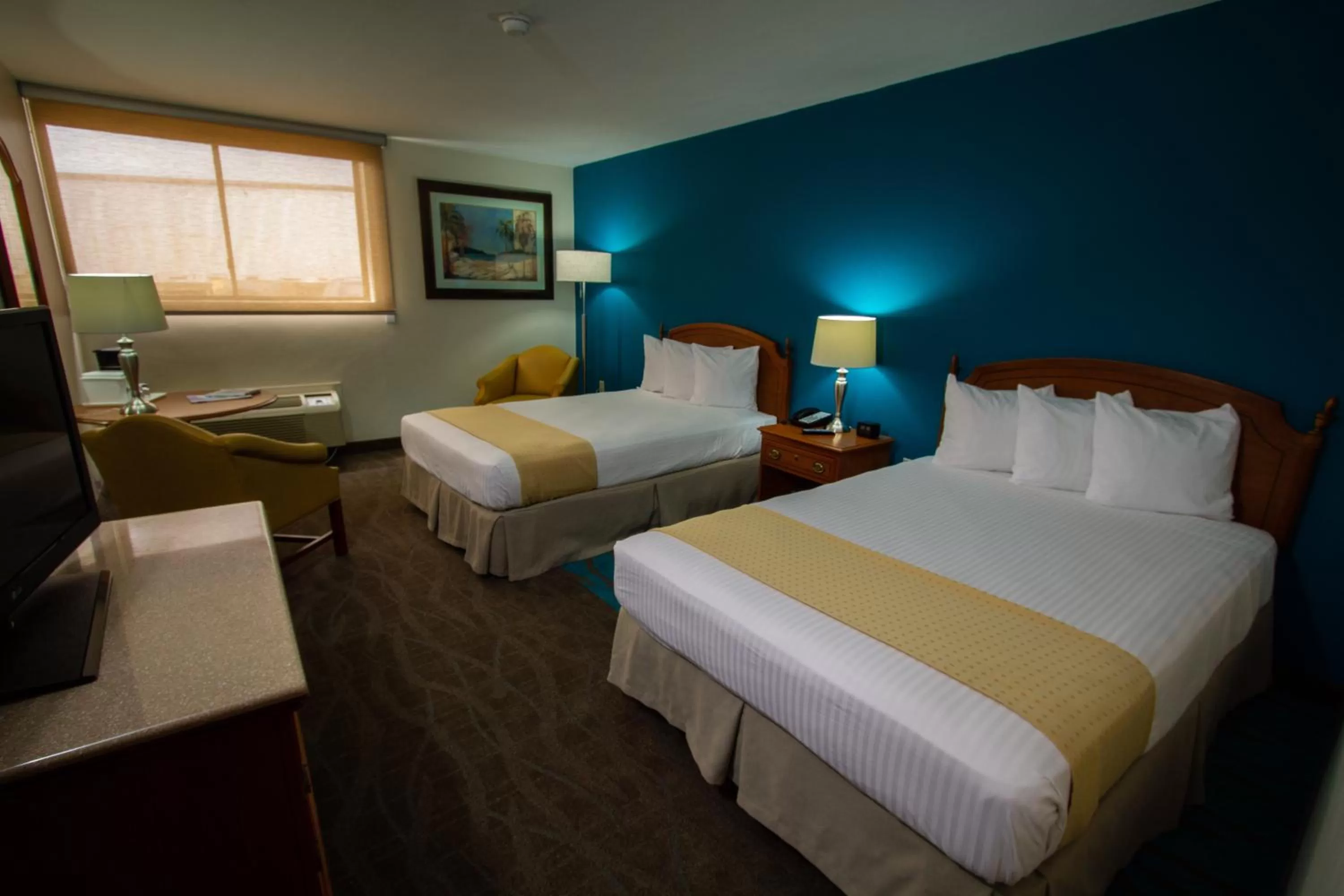 Photo of the whole room, Bed in Caribe Hotel Ponce