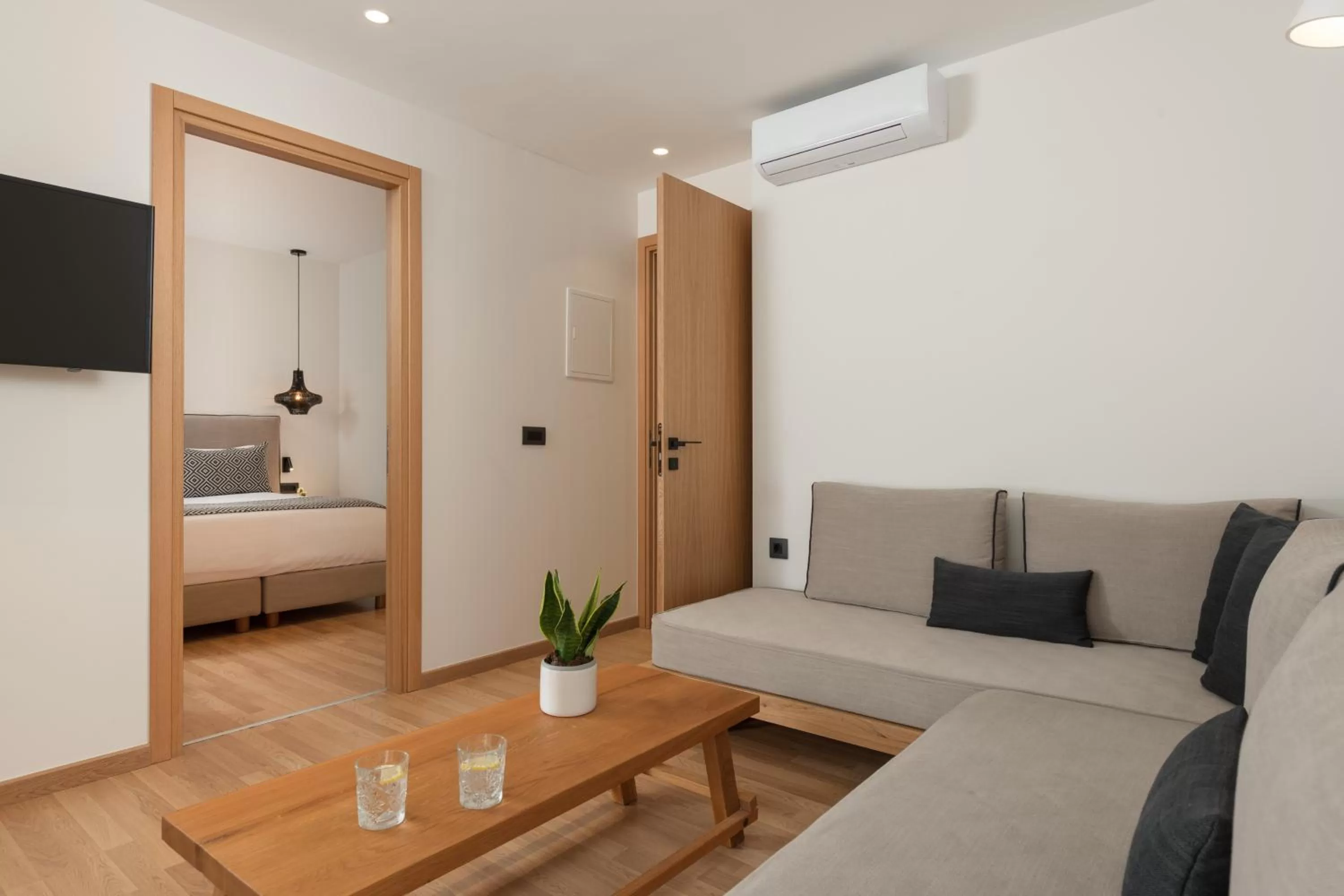 Living room, Bed in Hotel Ideon