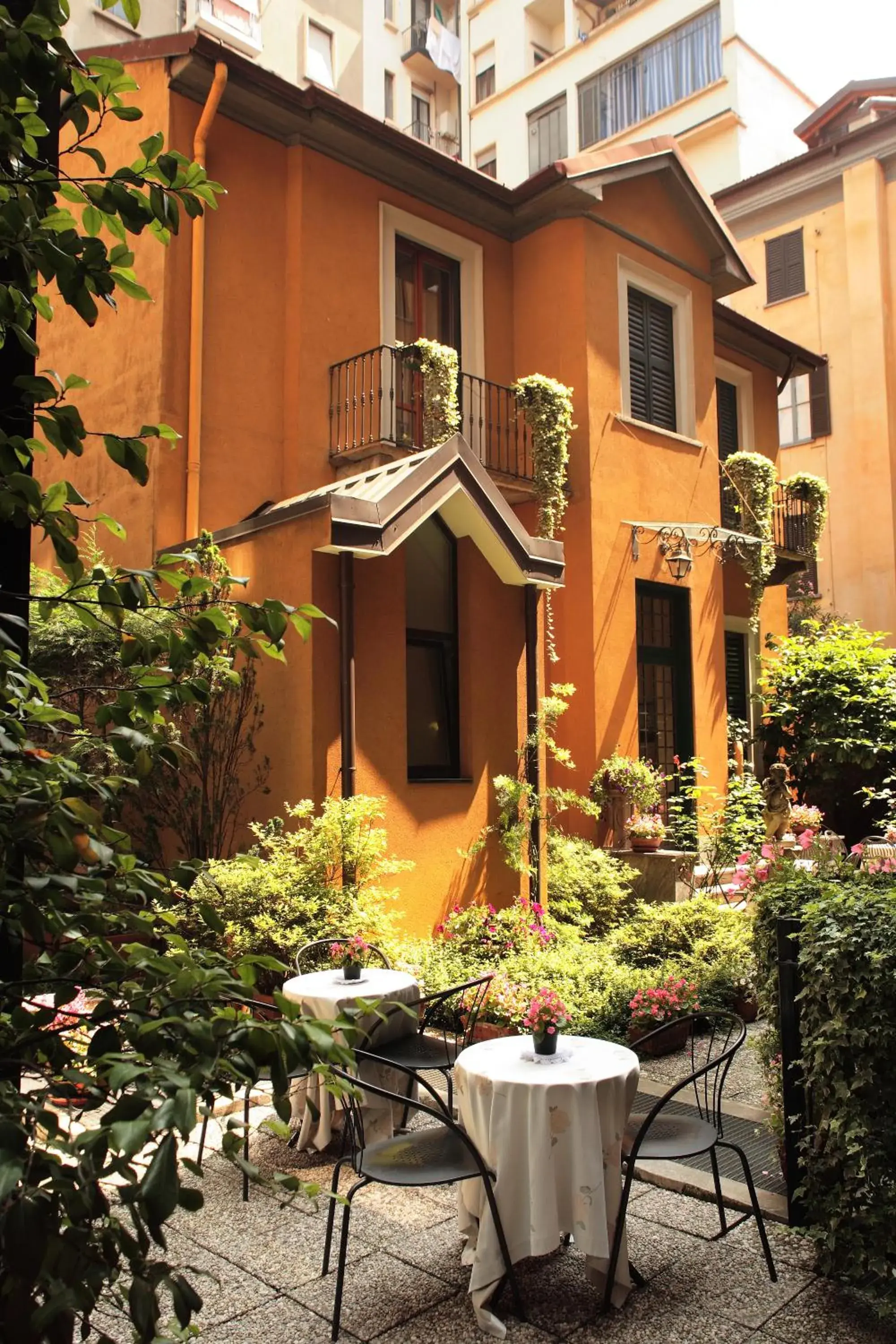 Garden, Property Building in Hotel Sanpi Milano