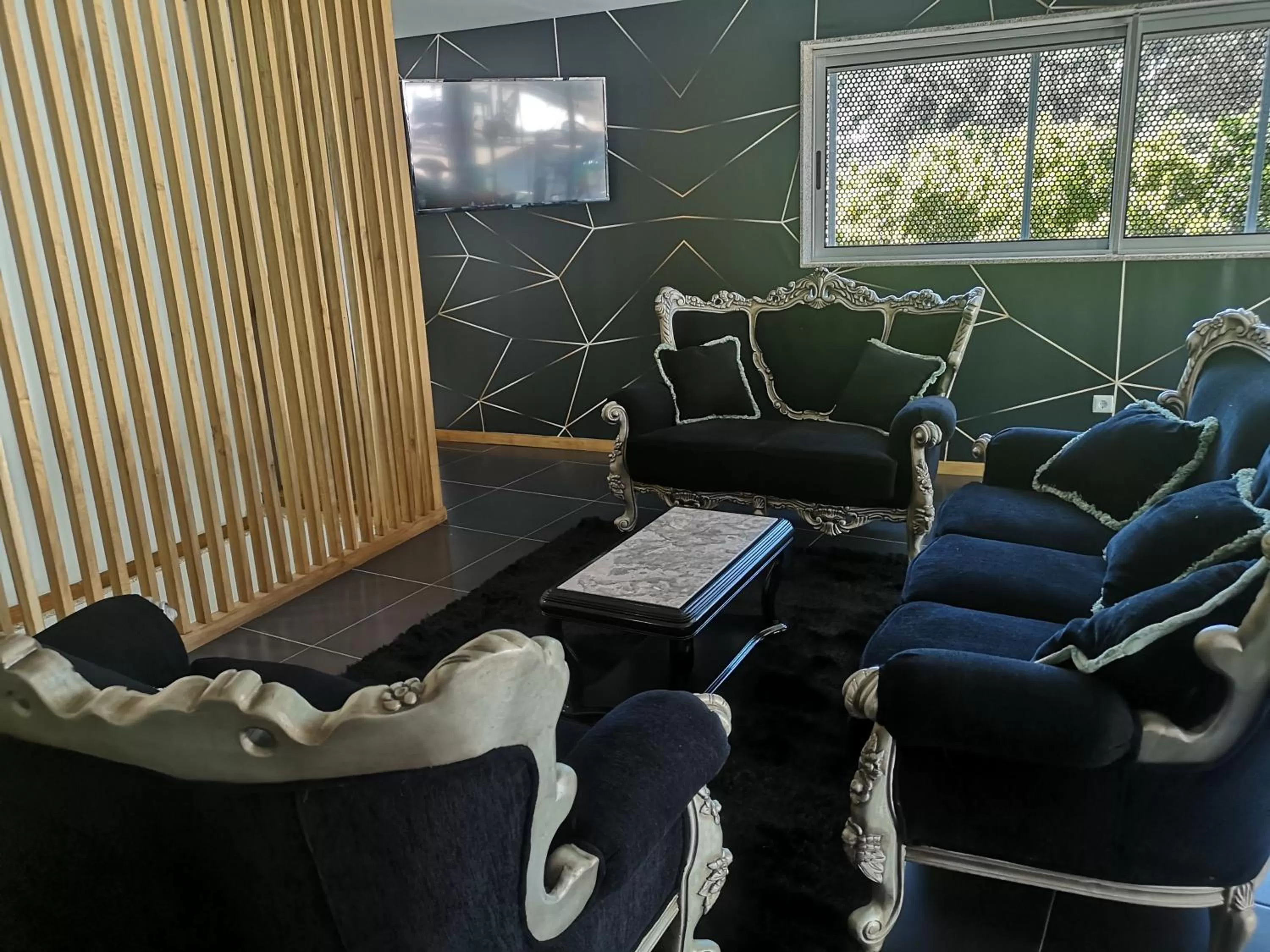 Leonchic - Guest House