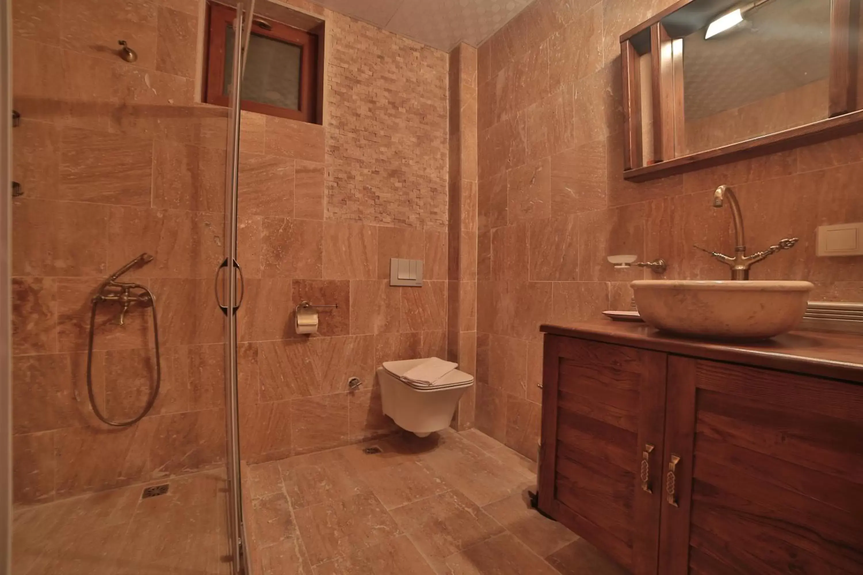 Shower, Bathroom in Caravanserai Inn Hotel