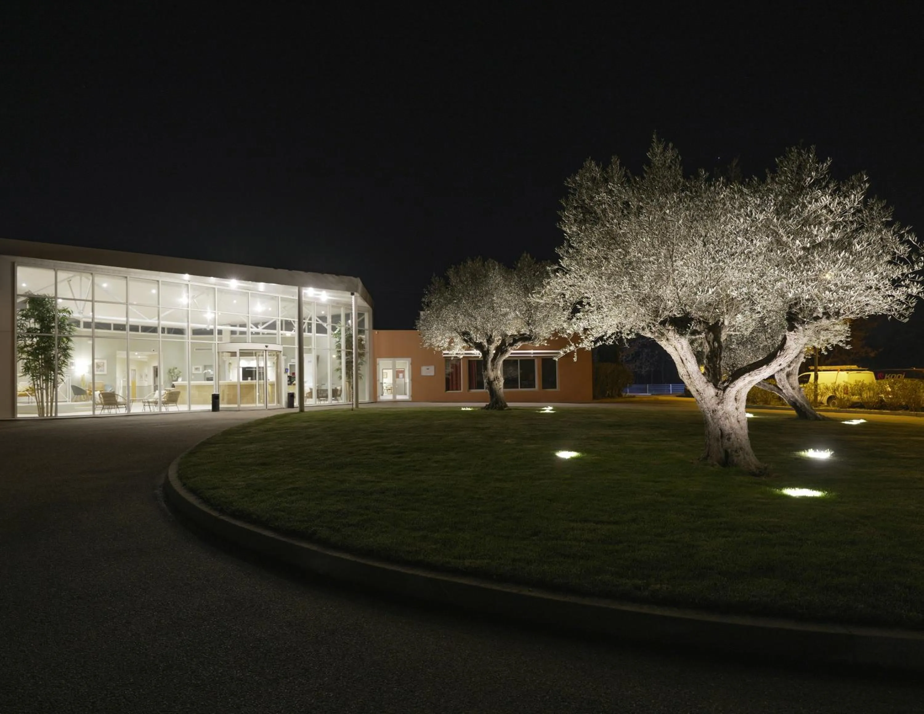 Property building in Hôtel Mount Venturi - Aix-En-Provence Sainte-Victoire - Bar & Restaurant & Padel