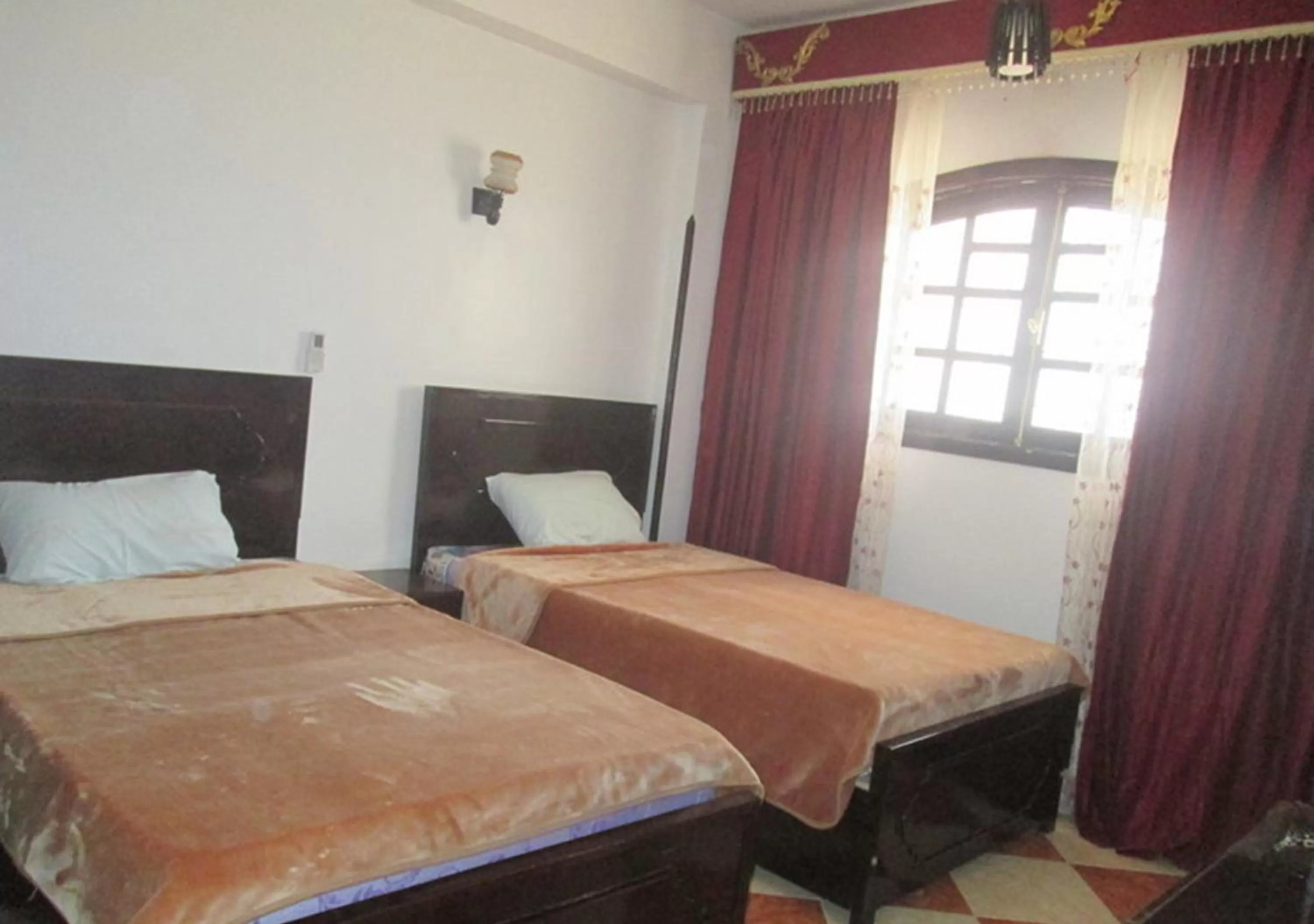 Swimming pool, Bed in Mama Africa Apts & Studios