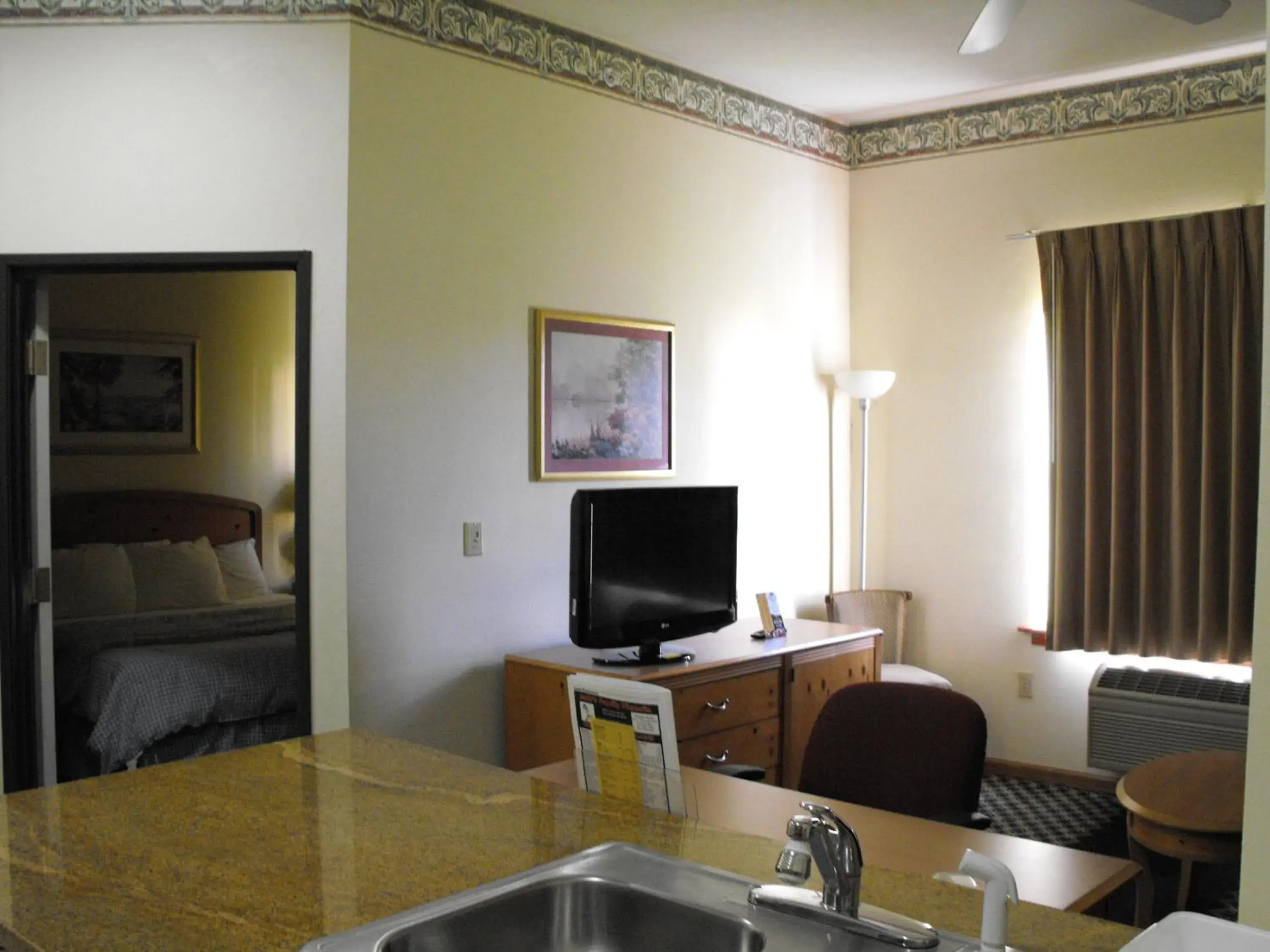 TV/Entertainment Center in Americas Best Value Inn Three Rivers