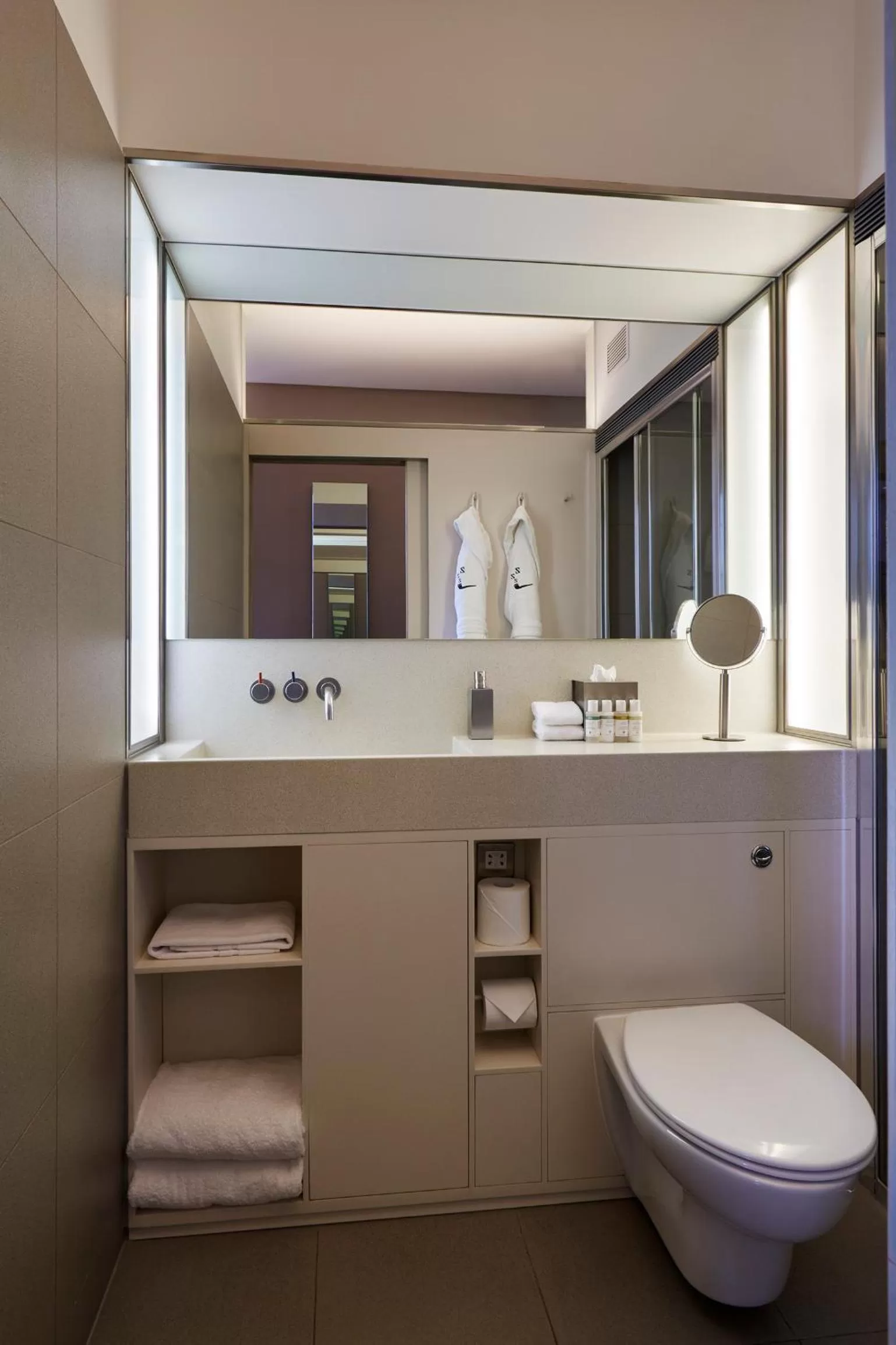 Bathroom in Marrable's Farringdon Hotel