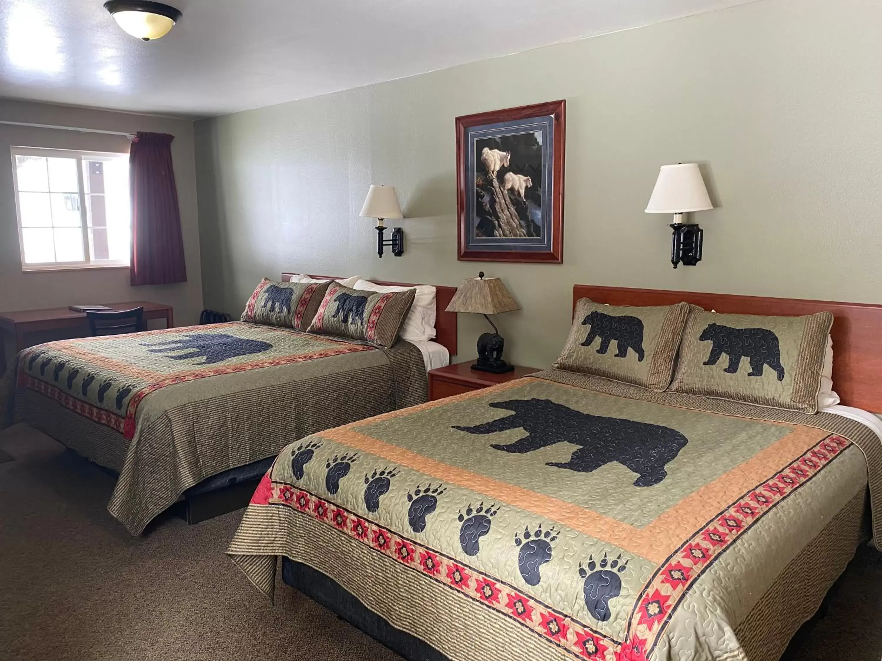 Bed in Antlers Lodge