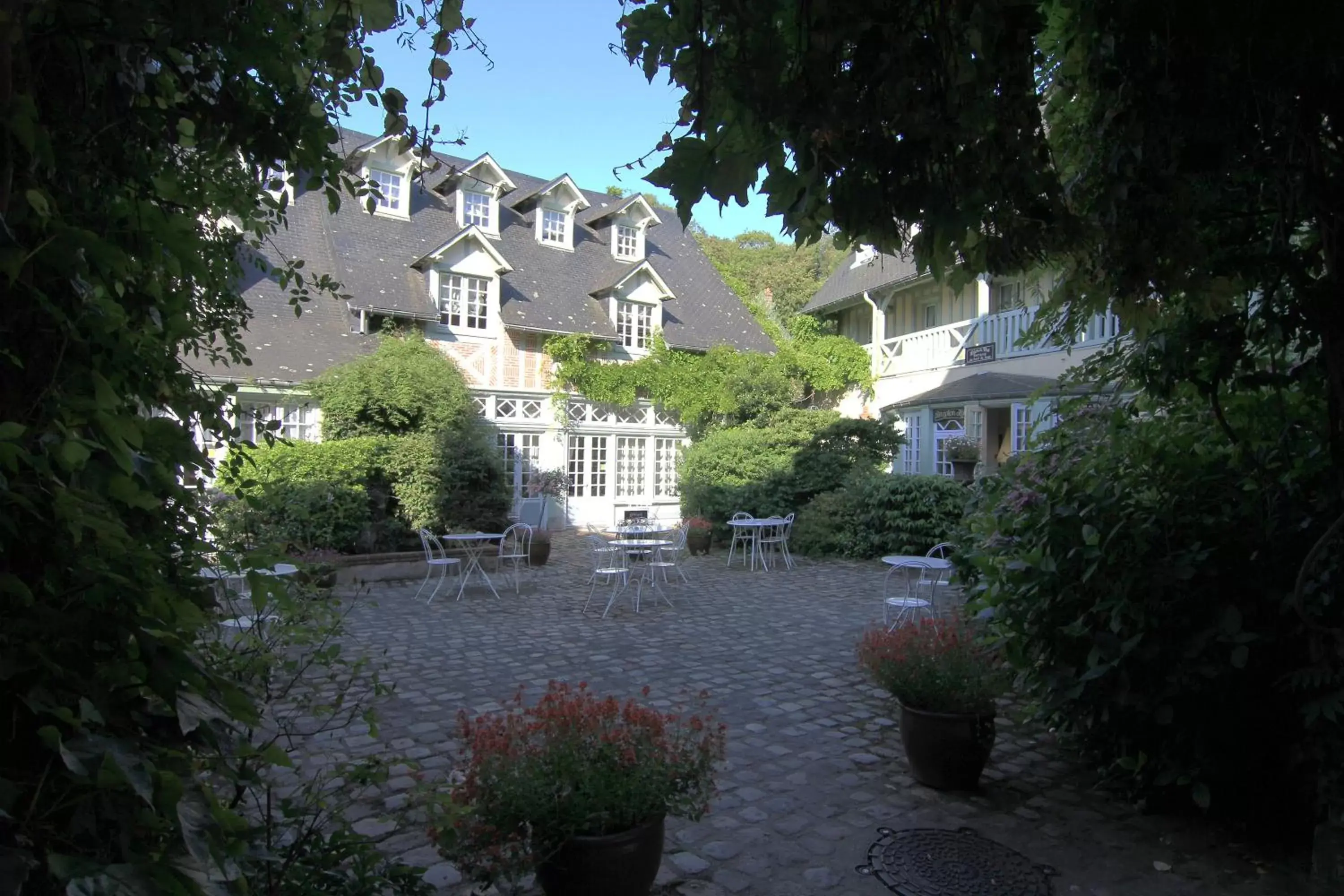 Balcony/Terrace, Property Building in Relais Hôtelier Douce France