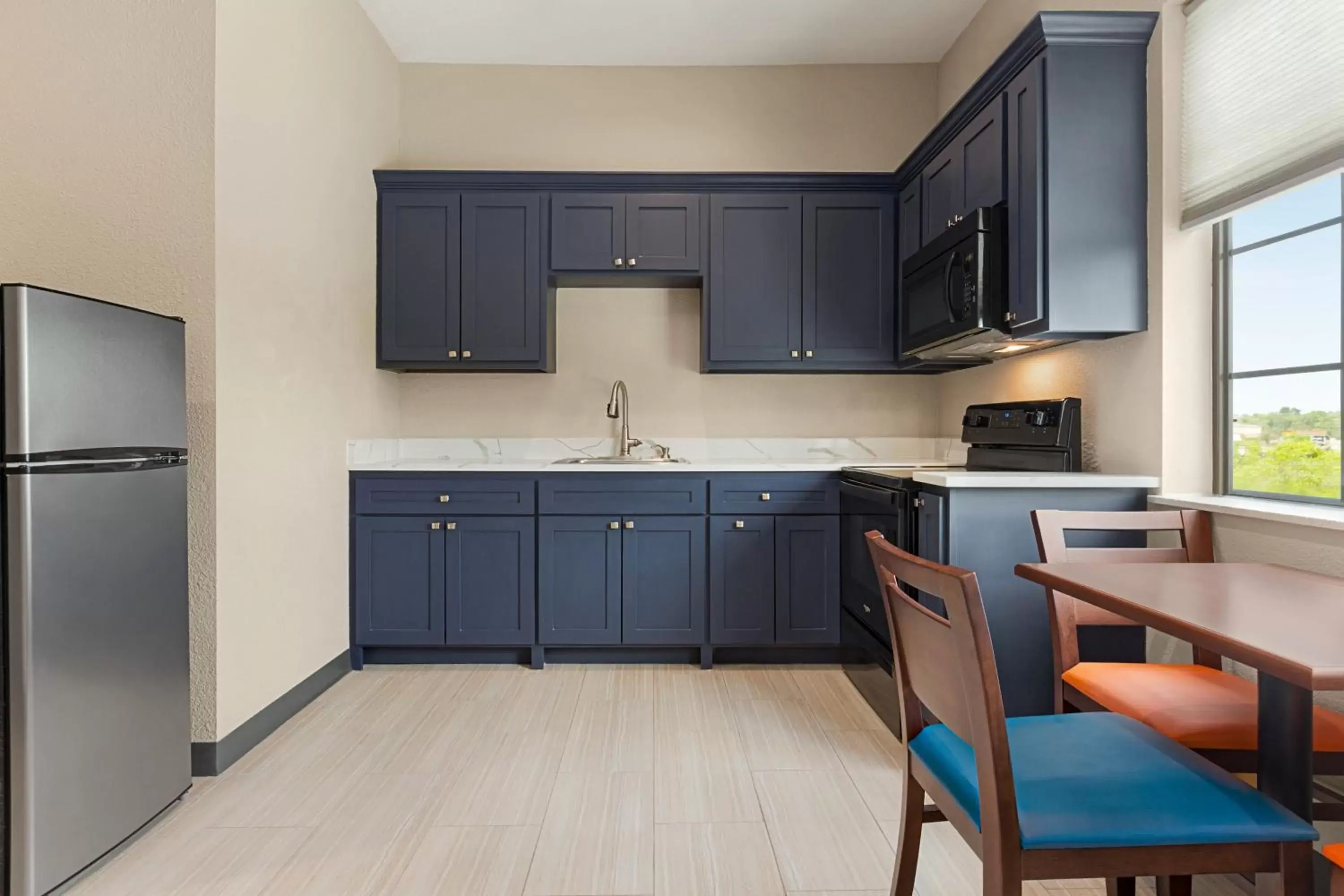 Kitchen or kitchenette, Kitchen/Kitchenette in Days Inn & Suites by Wyndham Greater Tomball