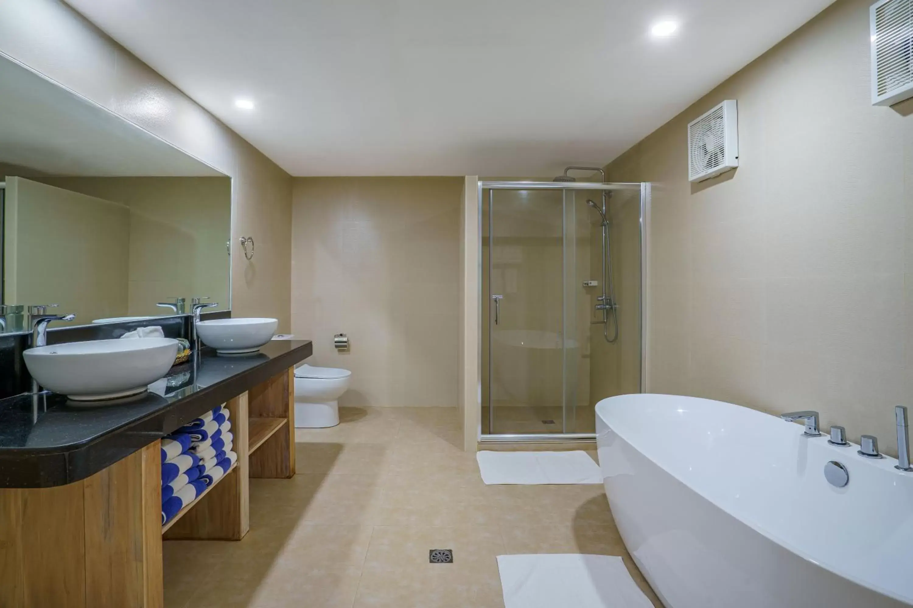 Bathroom in Coco Grove Beach Resort, Siquijor Island