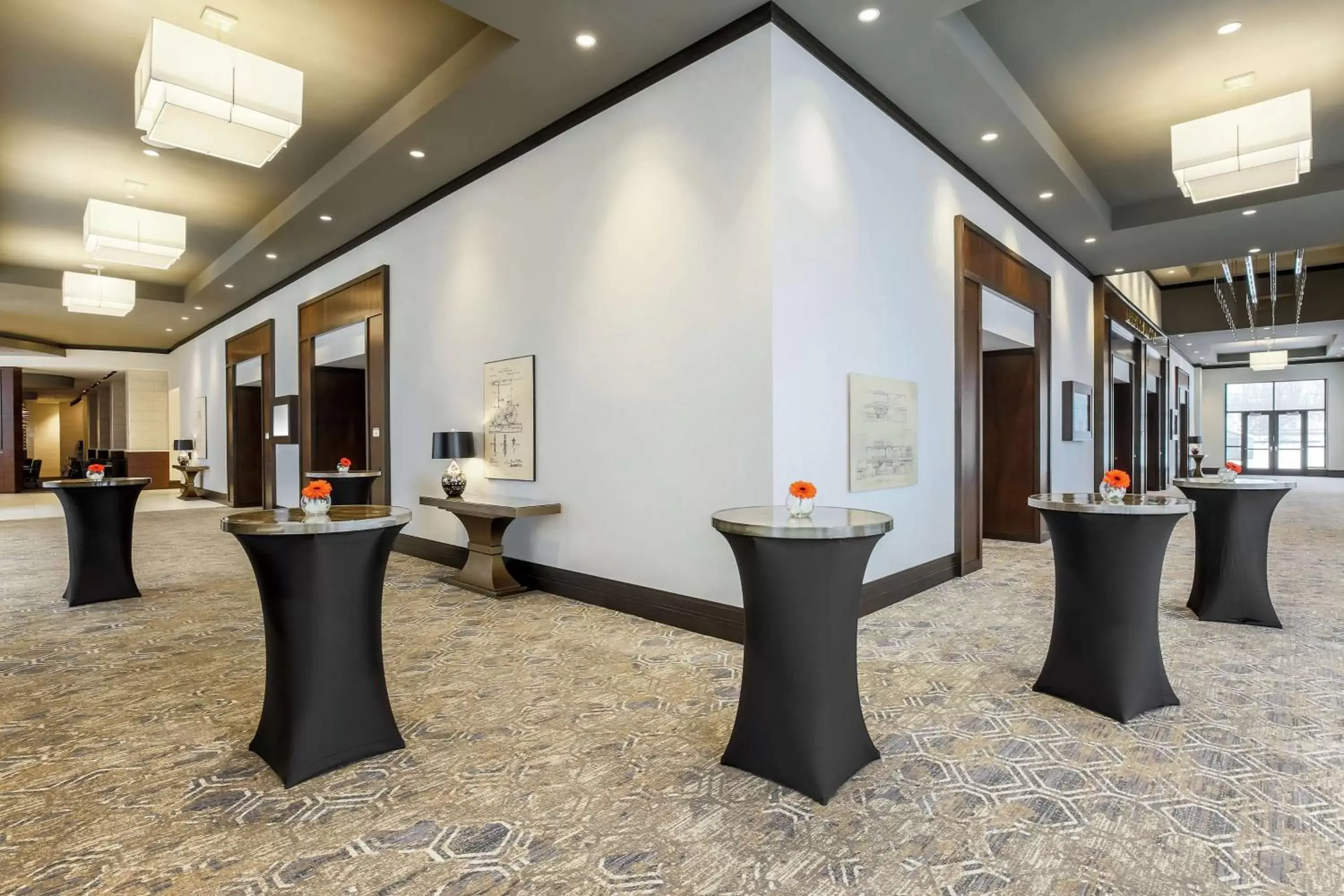 Lobby or reception, Lobby/Reception in Embassy Suites By Hilton Syracuse Destiny USA