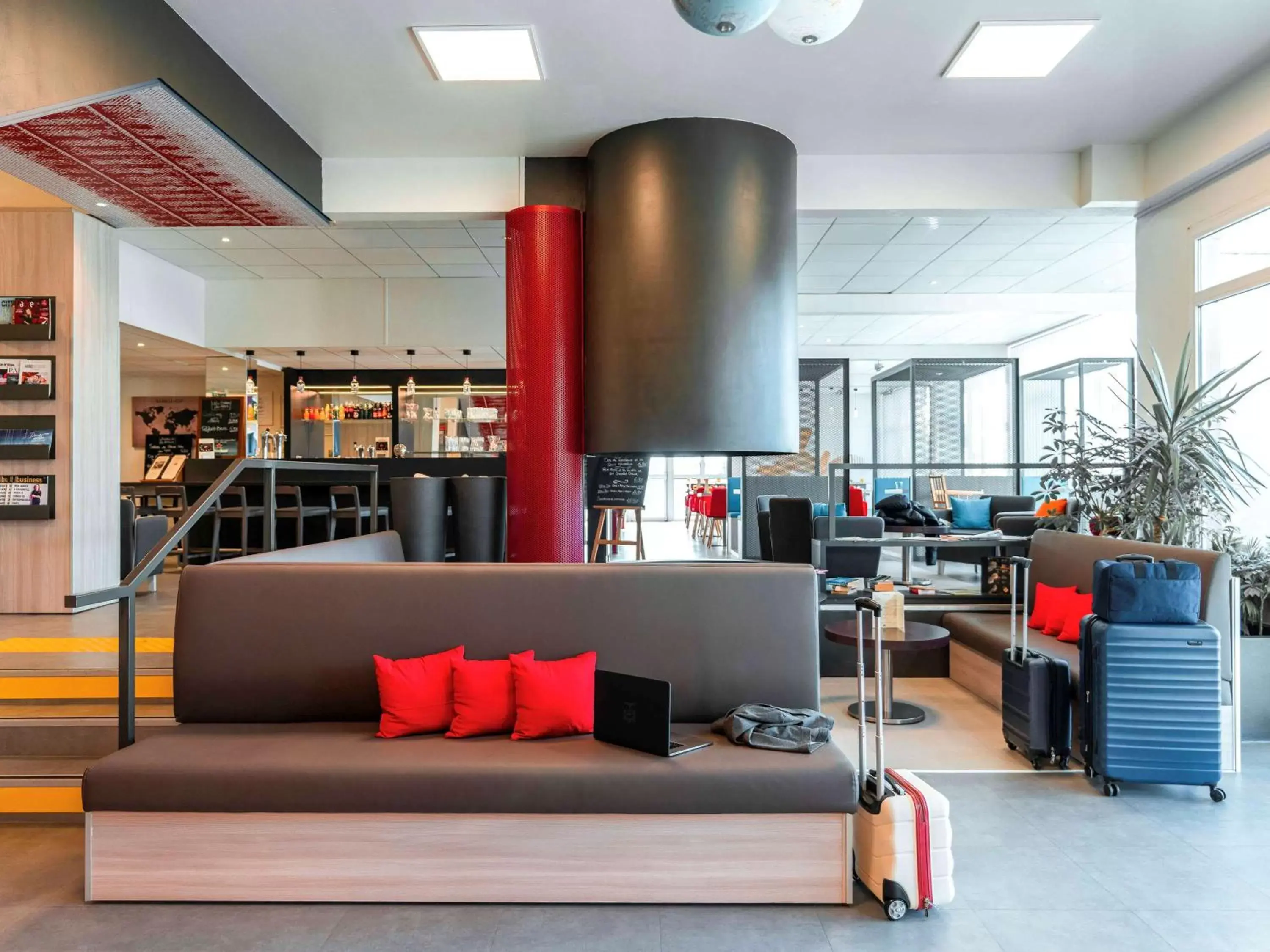 Lounge or bar, Lobby/Reception in ibis Styles Beauvais