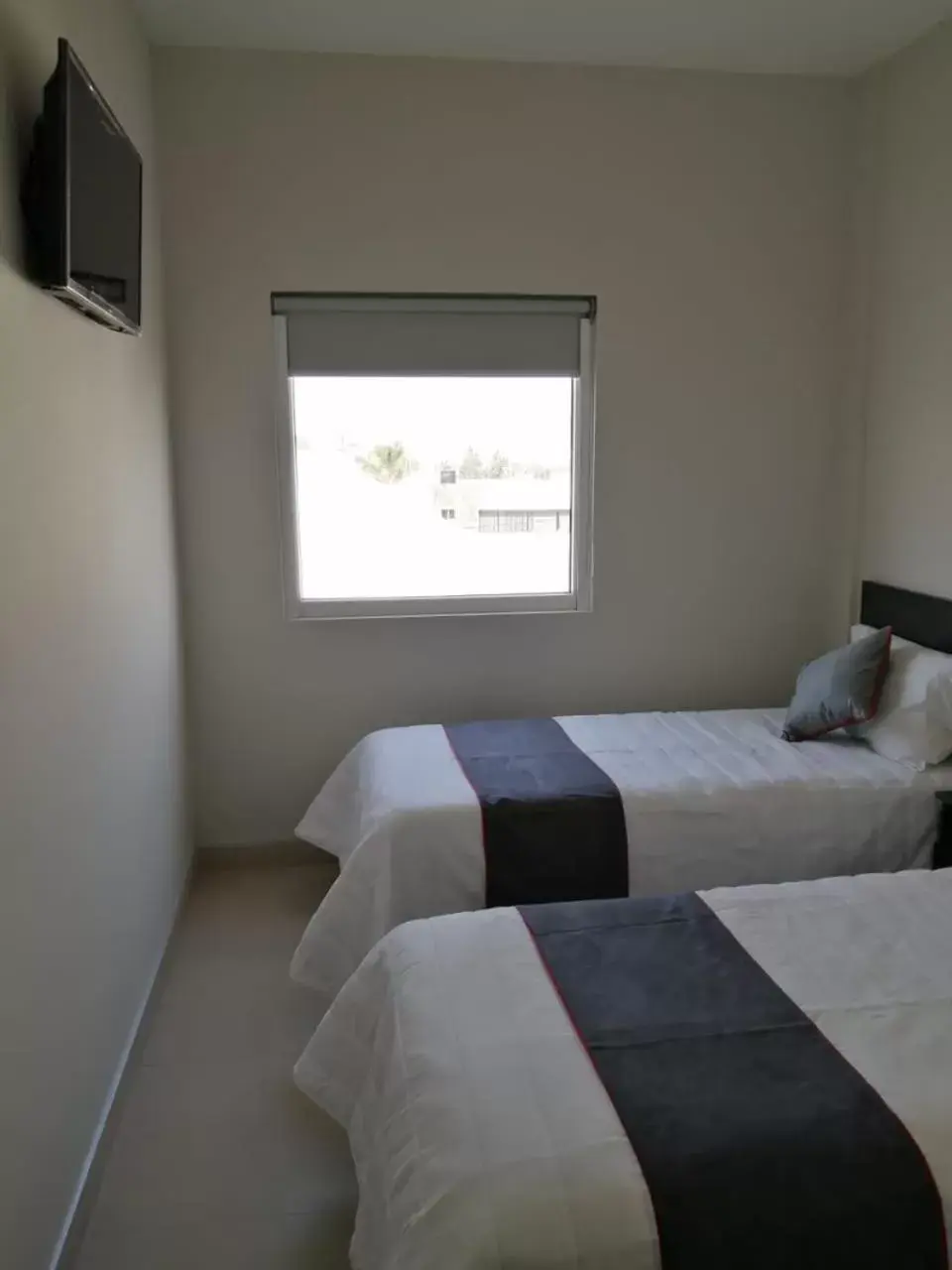 Photo of the whole room, Bed in Vive Place