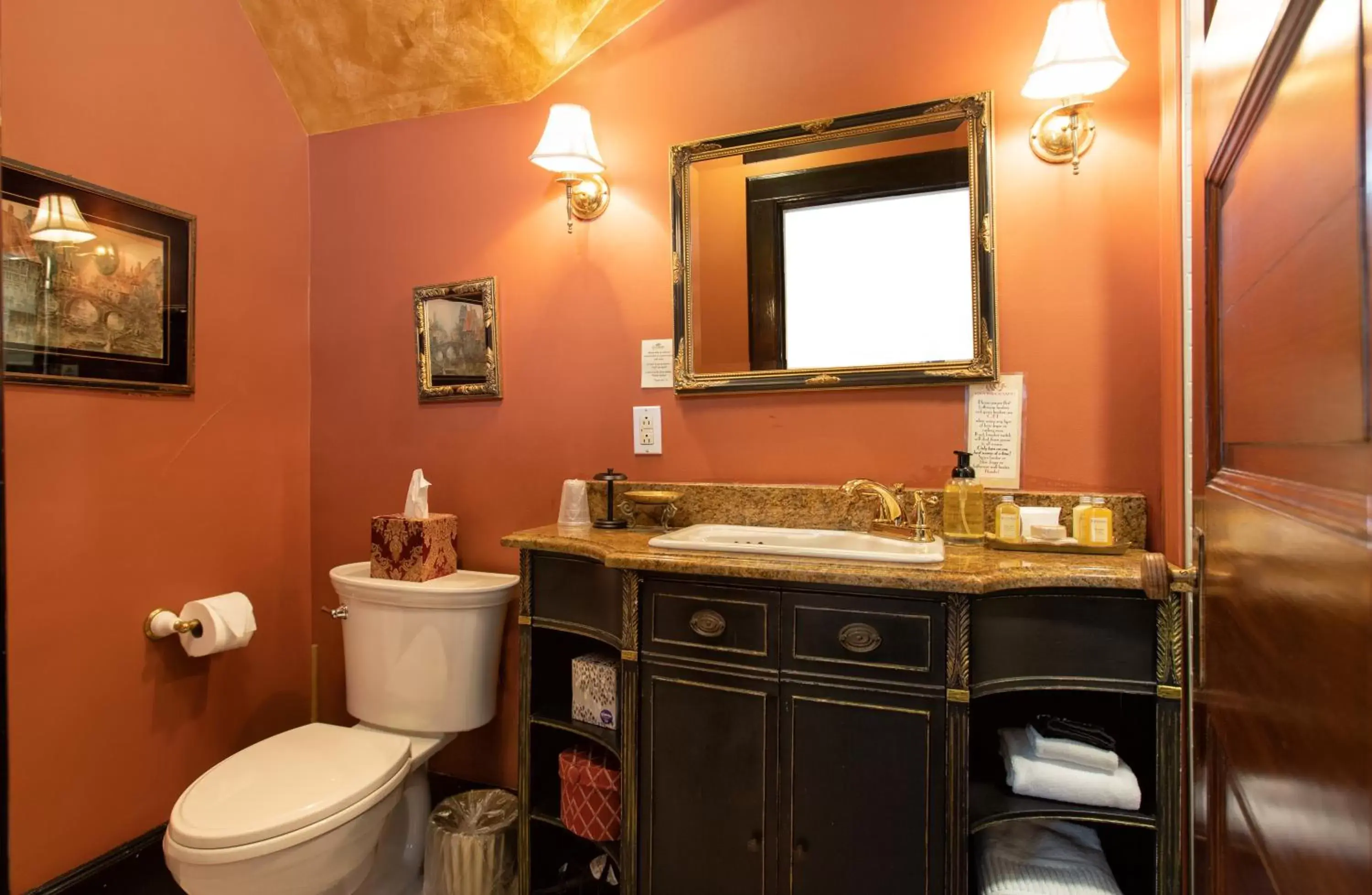 Bathroom in Black Walnut B&B Inn