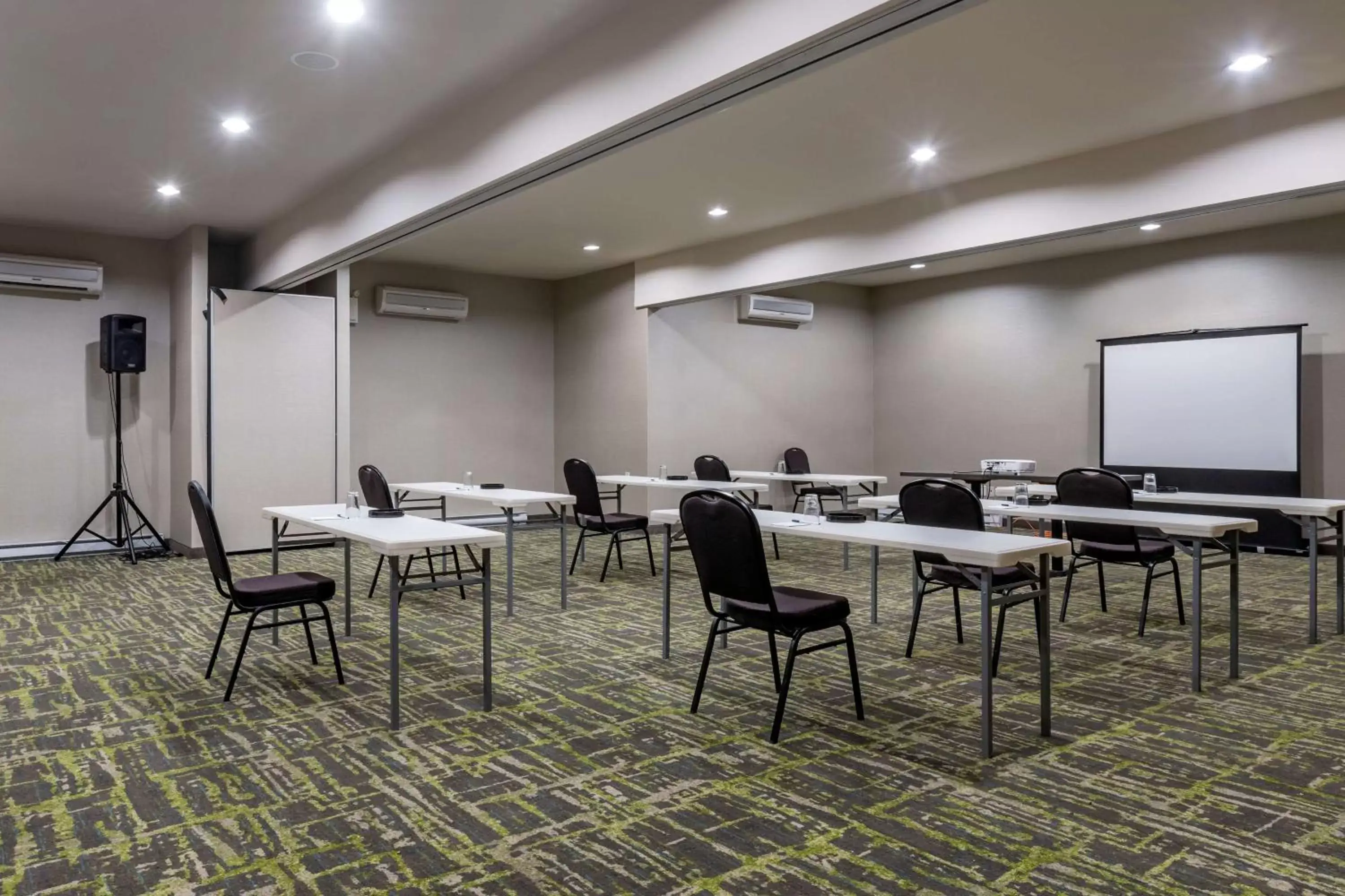 Meeting/conference room in Best Western Dartmouth Hotel & Suites