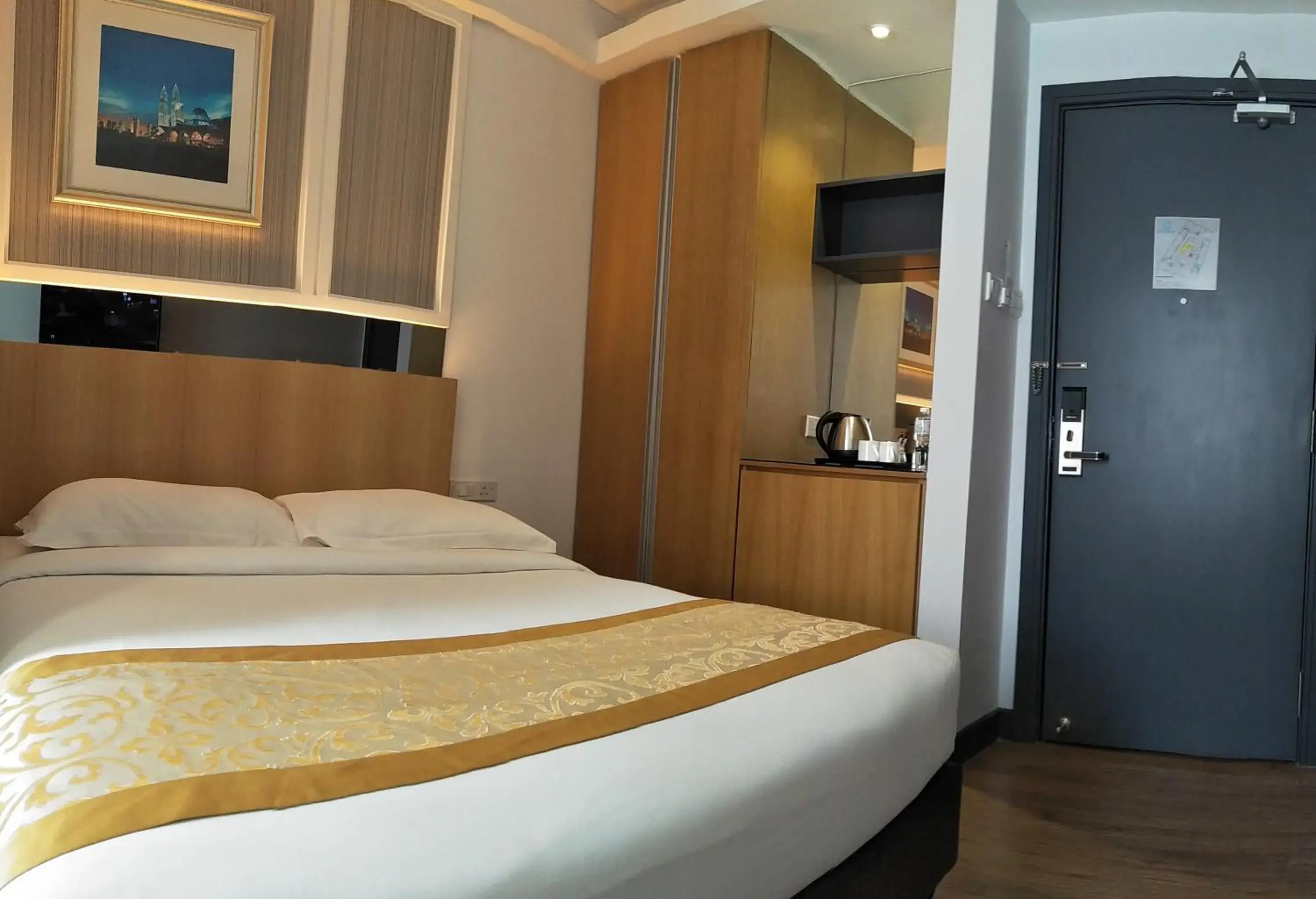 Photo of the whole room, Bed in Hotel Transit Kuala Lumpur