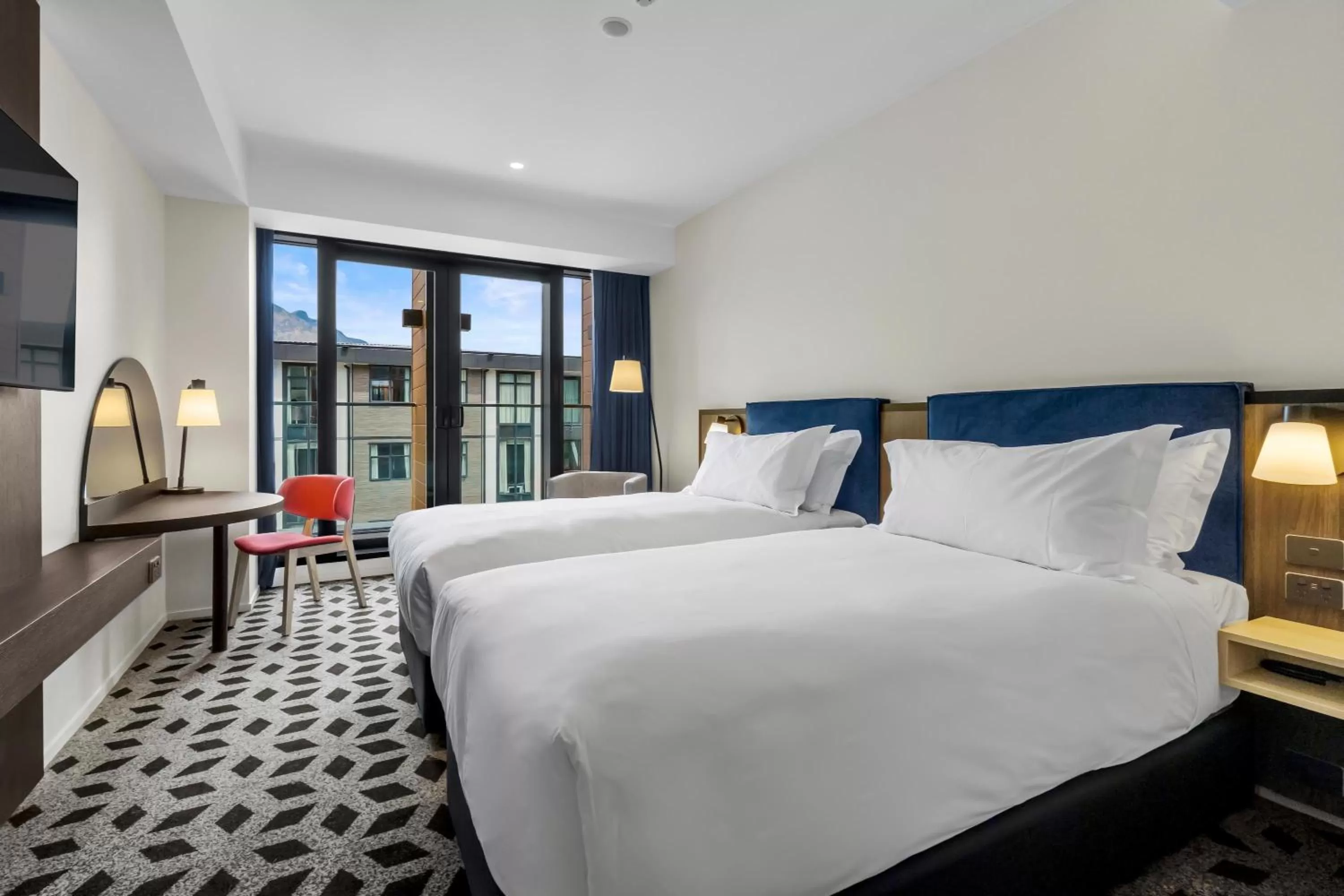 Standard Twin Room with Balcony in Holiday Inn Queenstown Remarkables Park