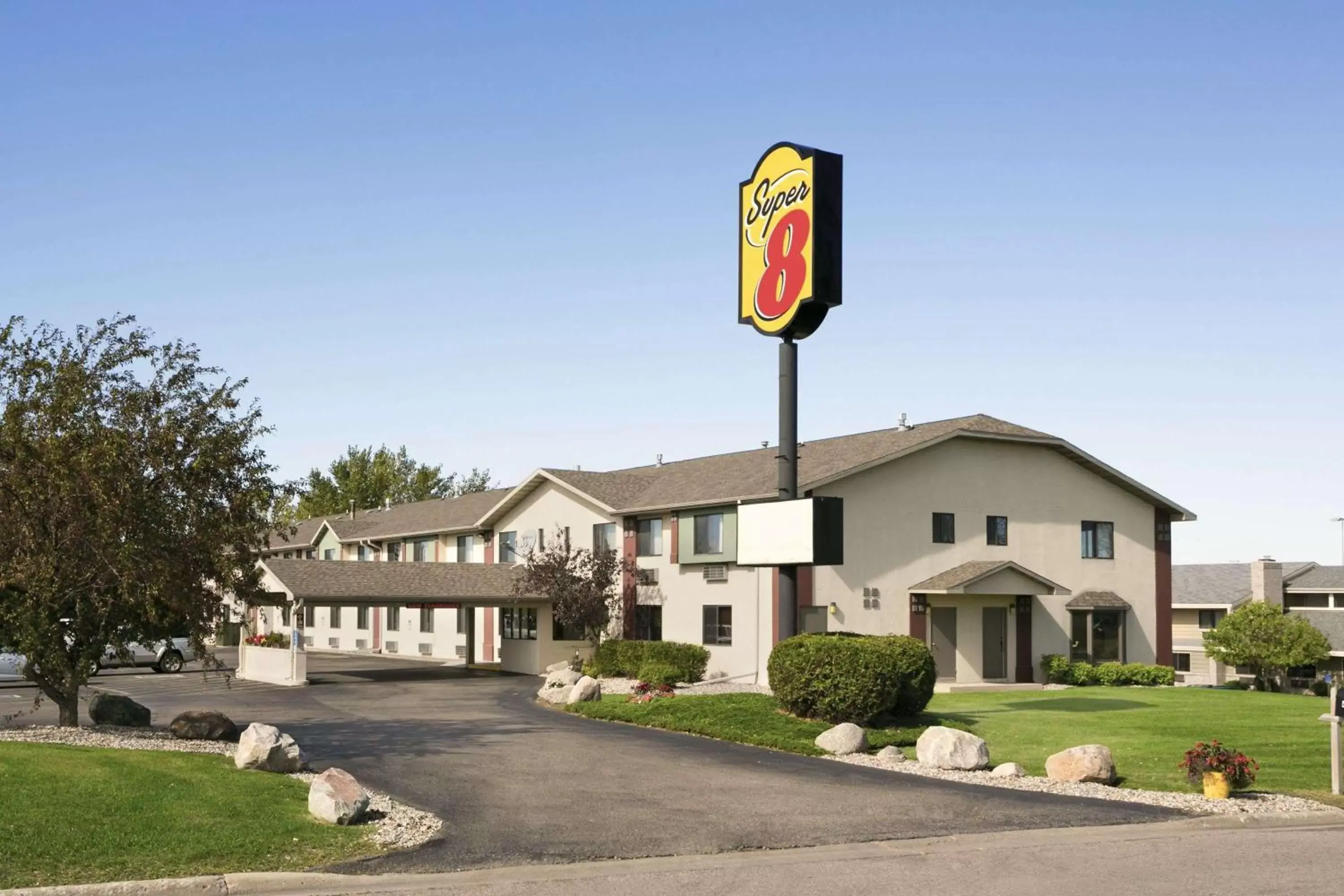 Property Building in Super 8 by Wyndham Alexandria MN