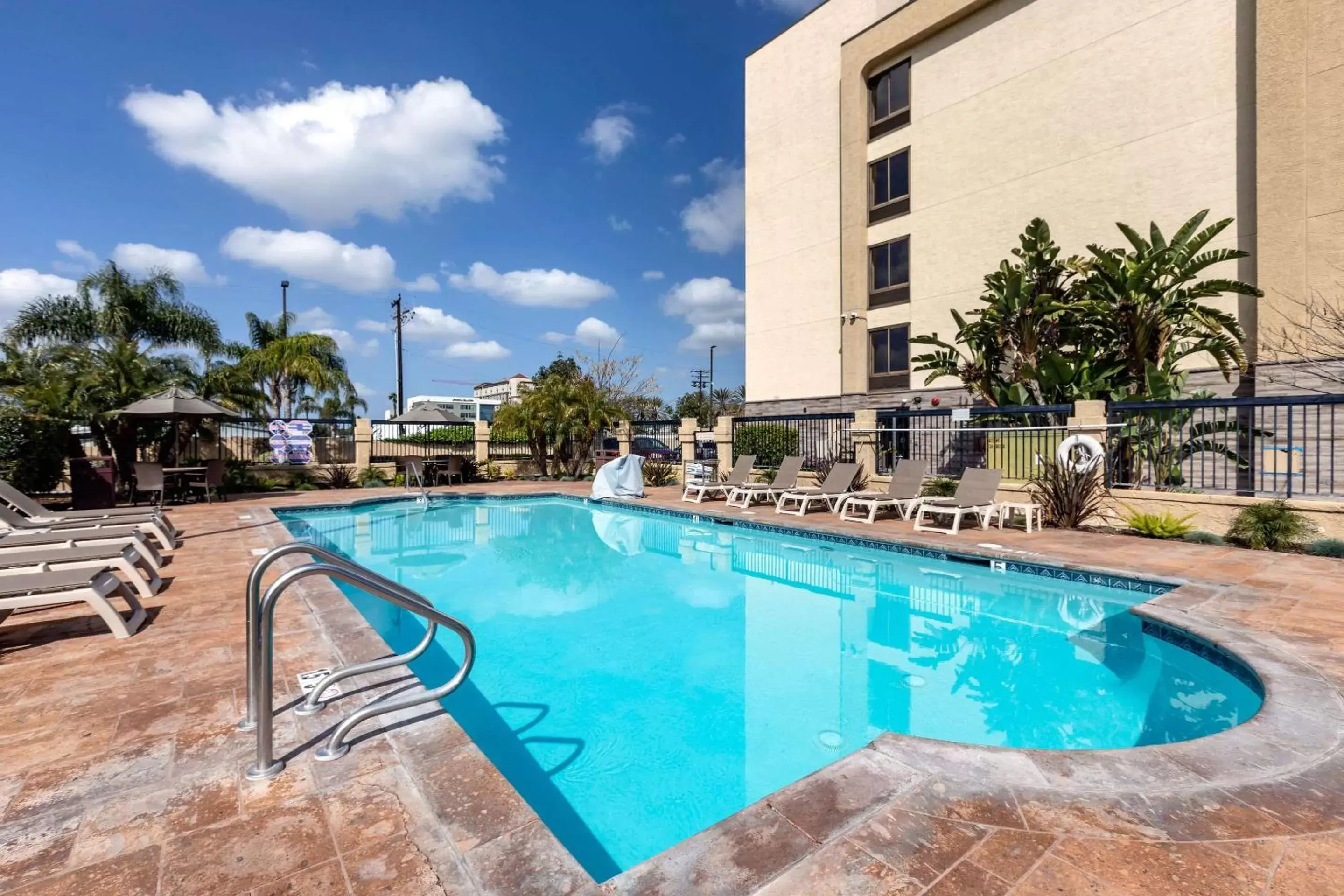 On site, Swimming Pool in Comfort Inn Anaheim Resort