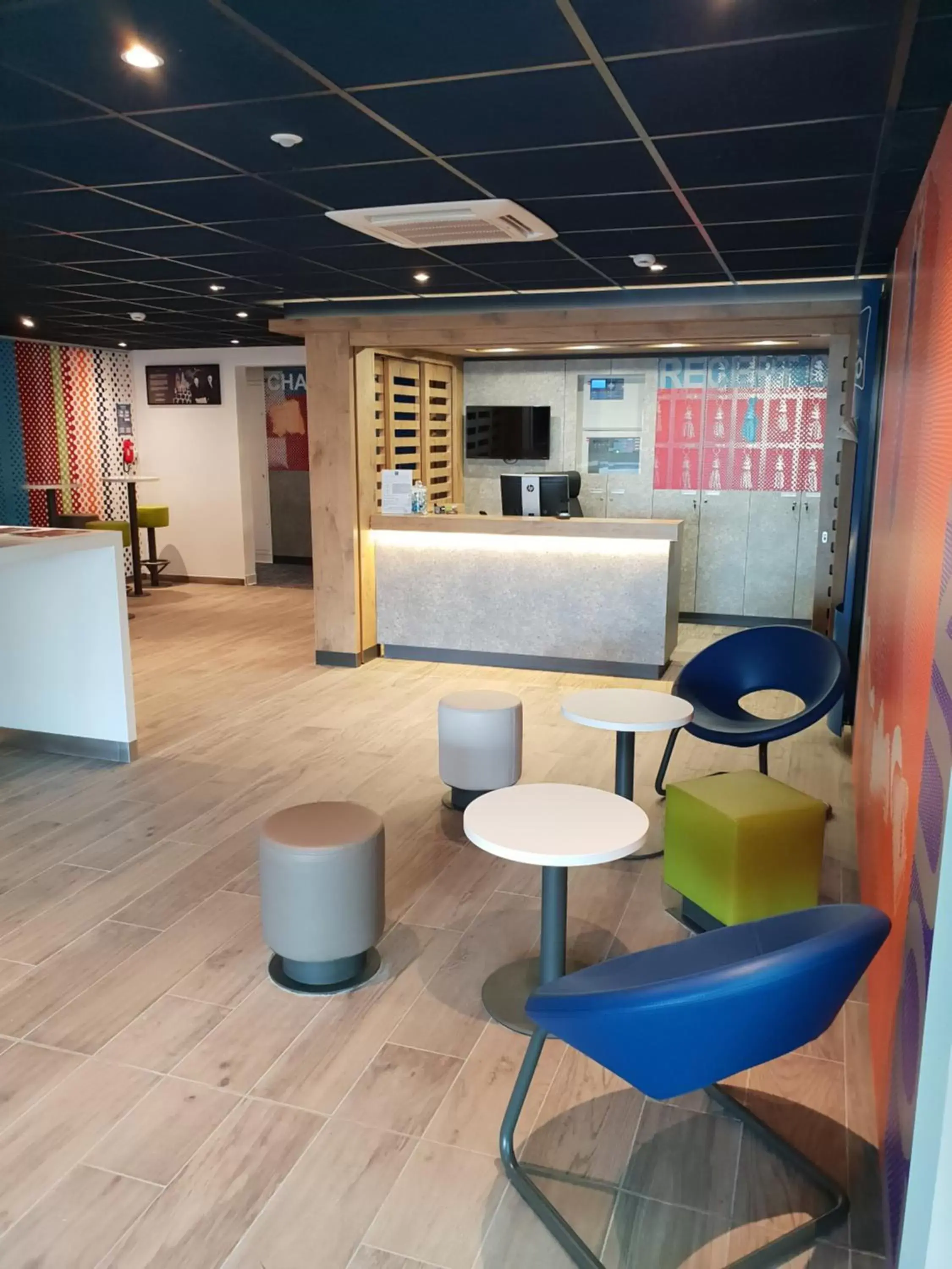 Lobby or reception in ibis budget Langres