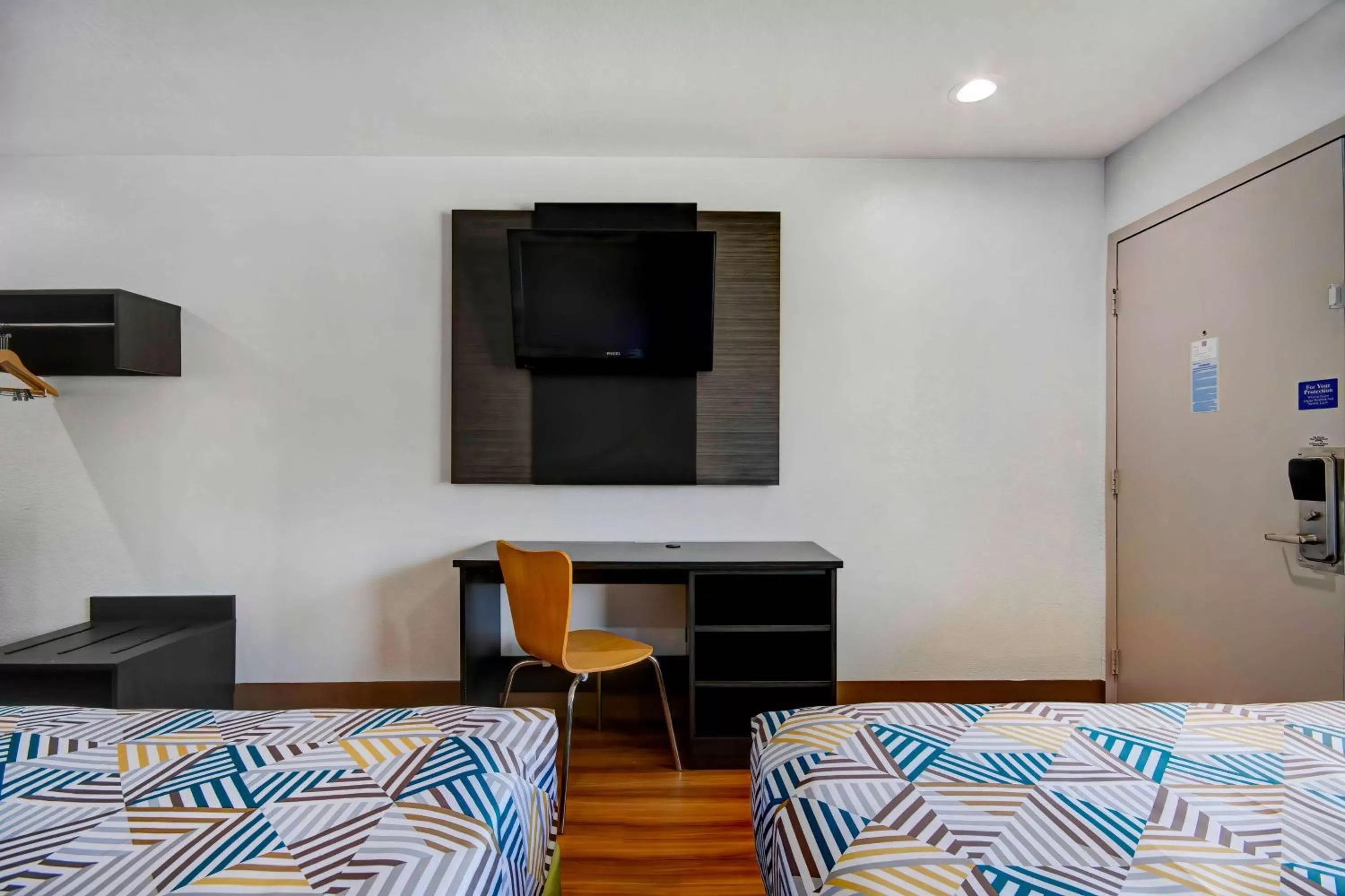 Bedroom, Bed in Motel 6-Port Allen, LA - Baton Rouge