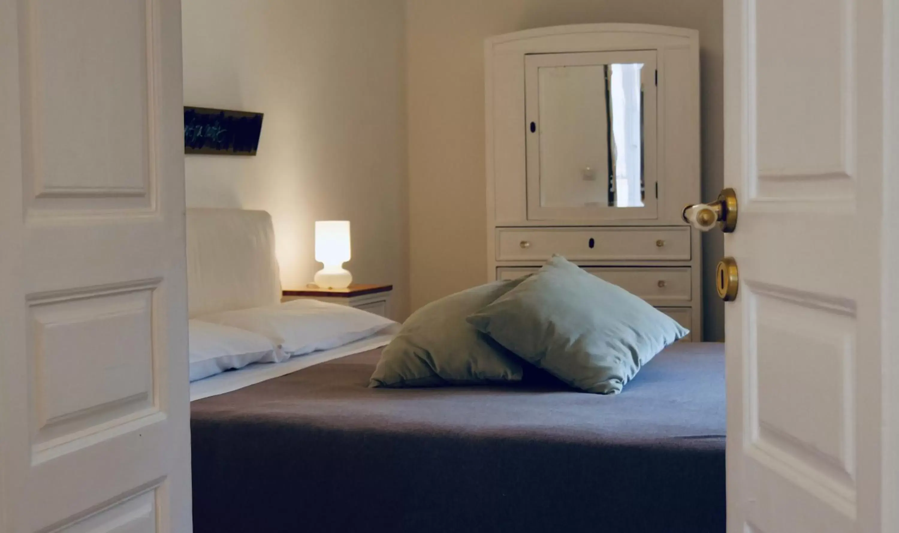 Bedroom, Bed in Bianko EcoChic & L'Angolo di Levante
