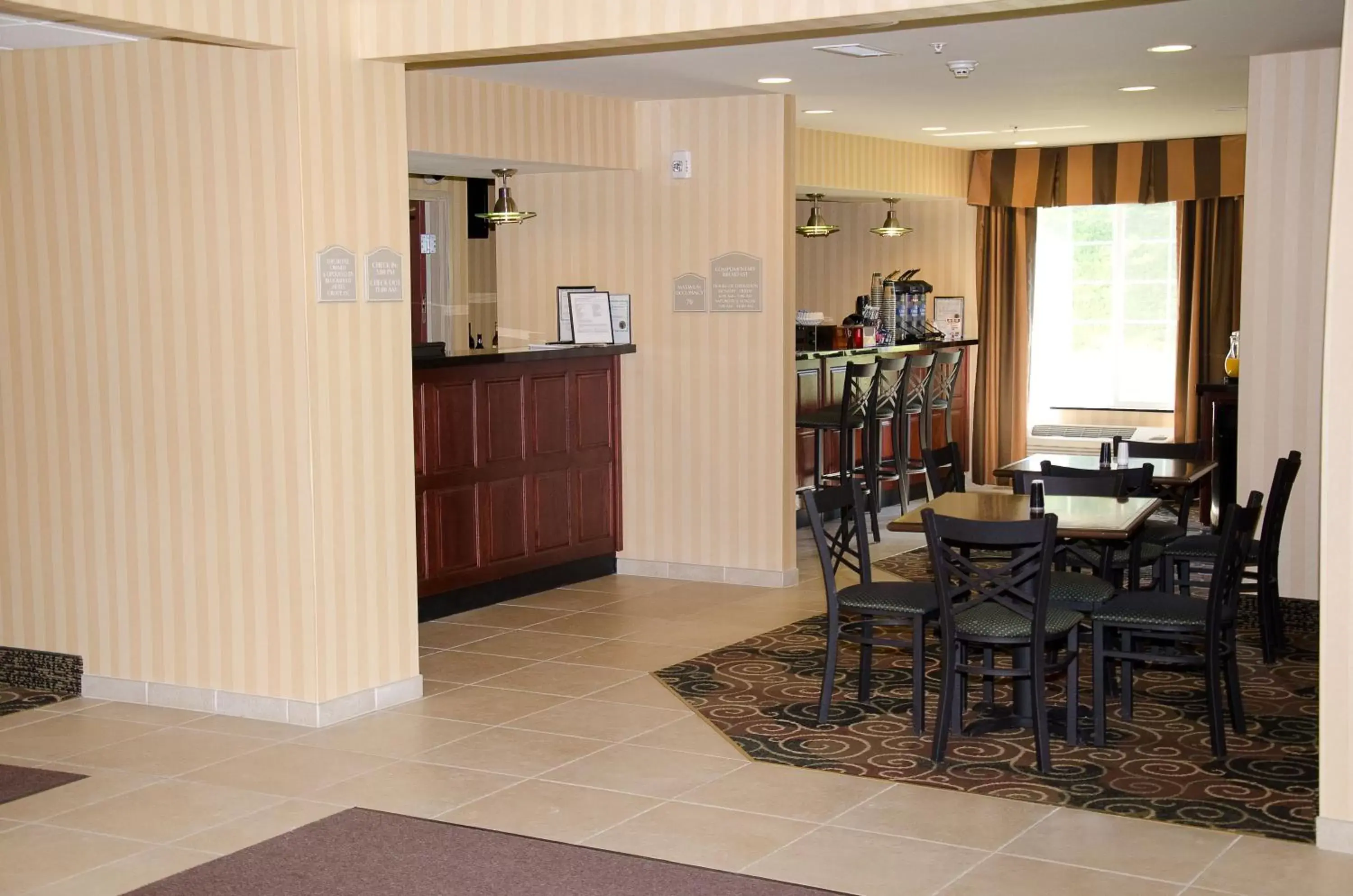 Lobby or reception in Cobblestone Inn & Suites - Bloomfield