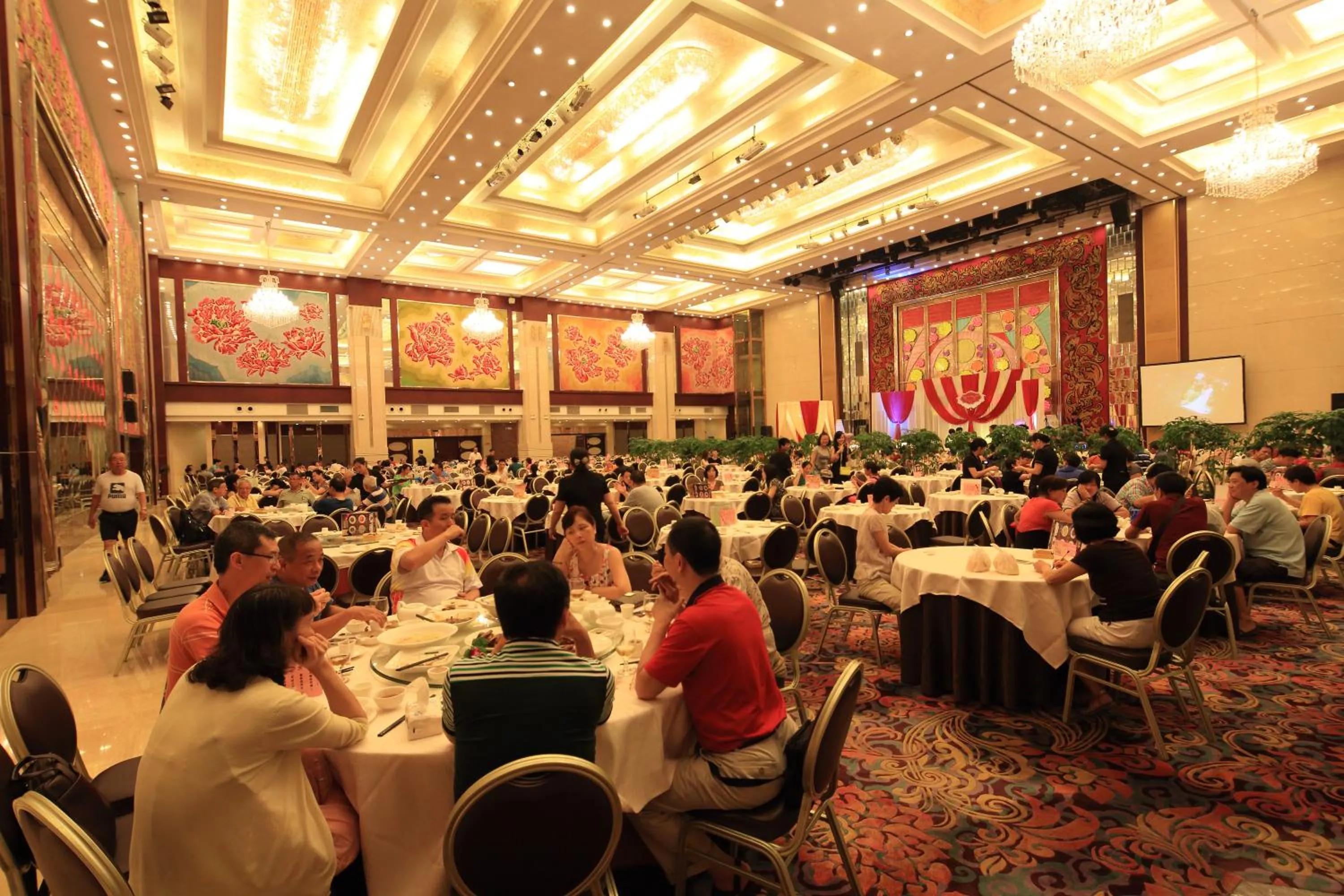 Restaurant/places to eat in South &amp; North International Apartment Beijing Road