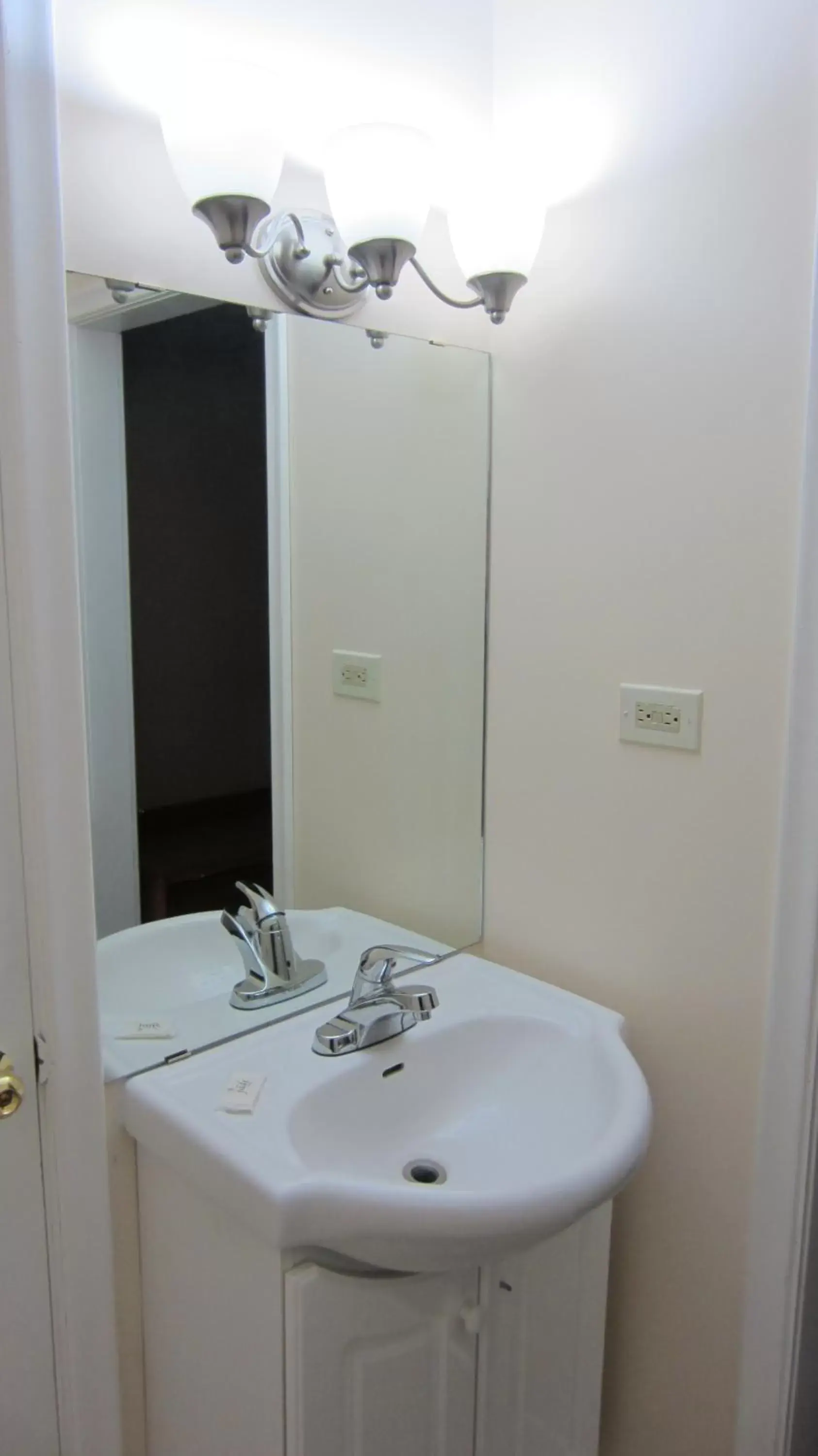 Bathroom in Village Inn & Suites - Sudbury