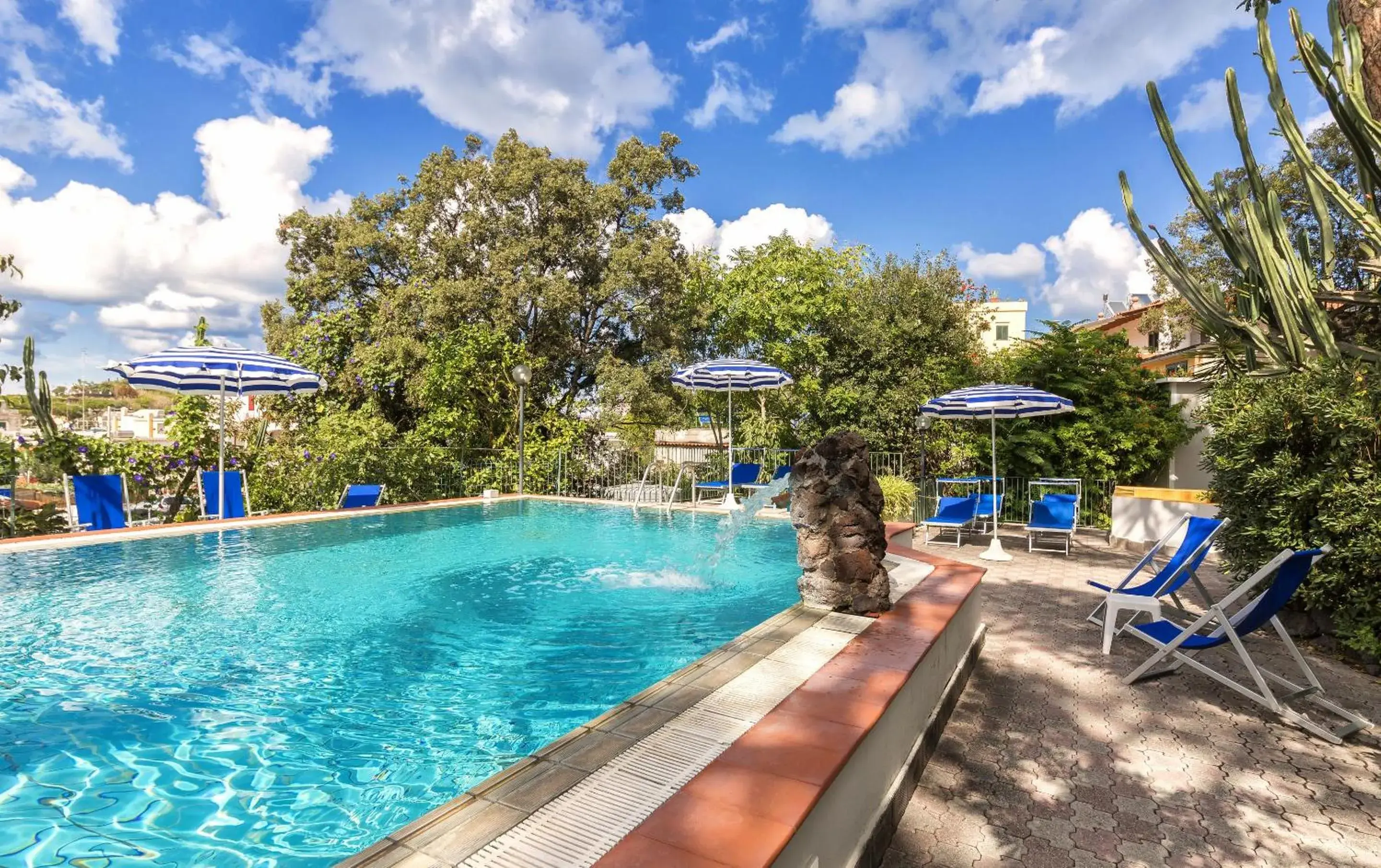 Swimming Pool in Hotel Vittoria