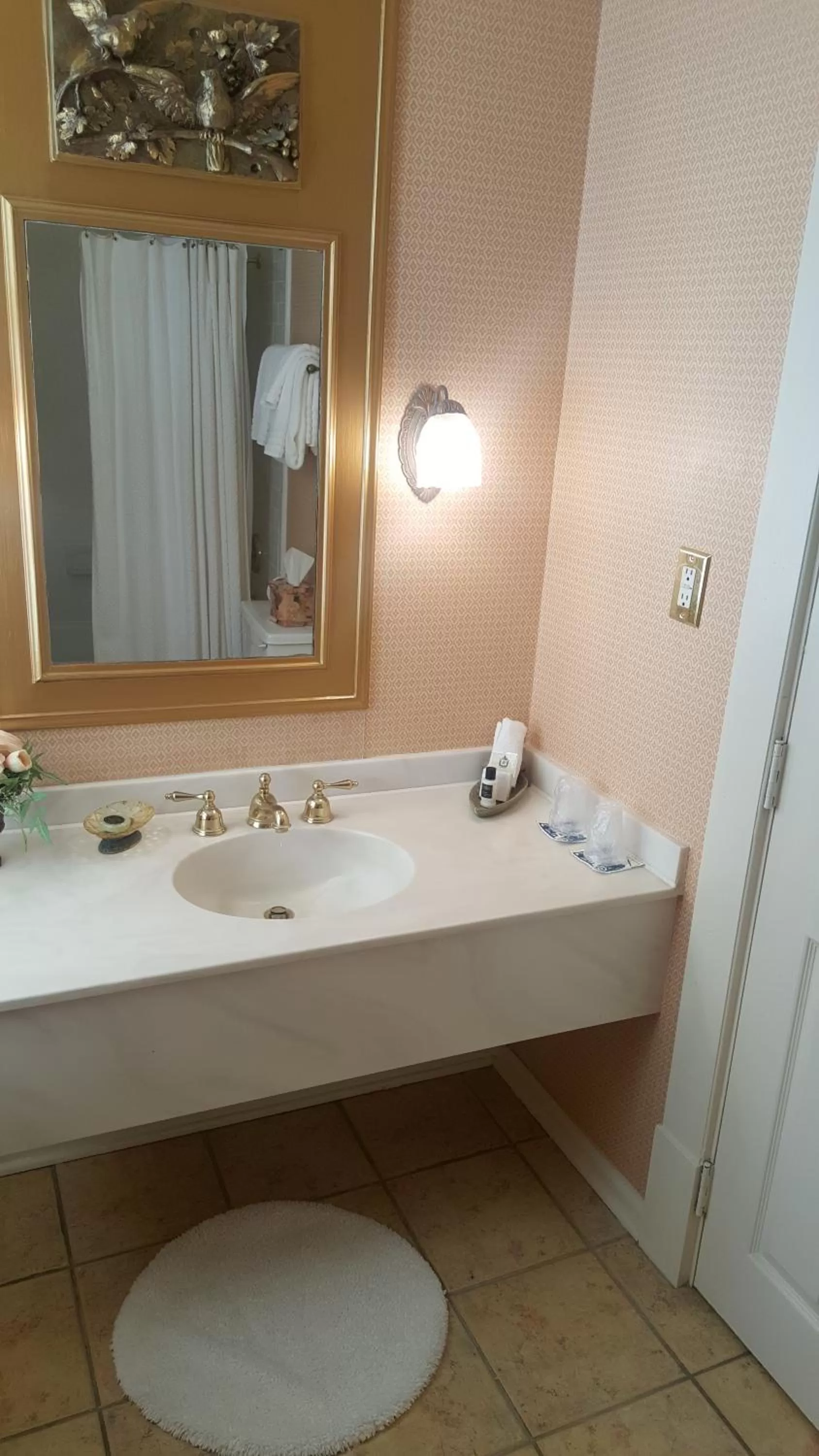 Bathroom in Ballastone Inn