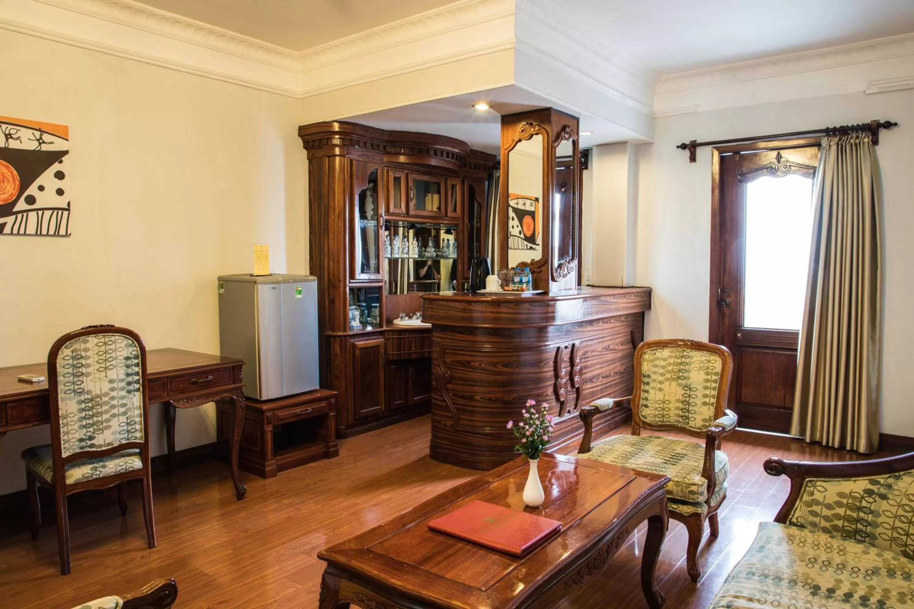 Living room in Riverside Hotel Saigon