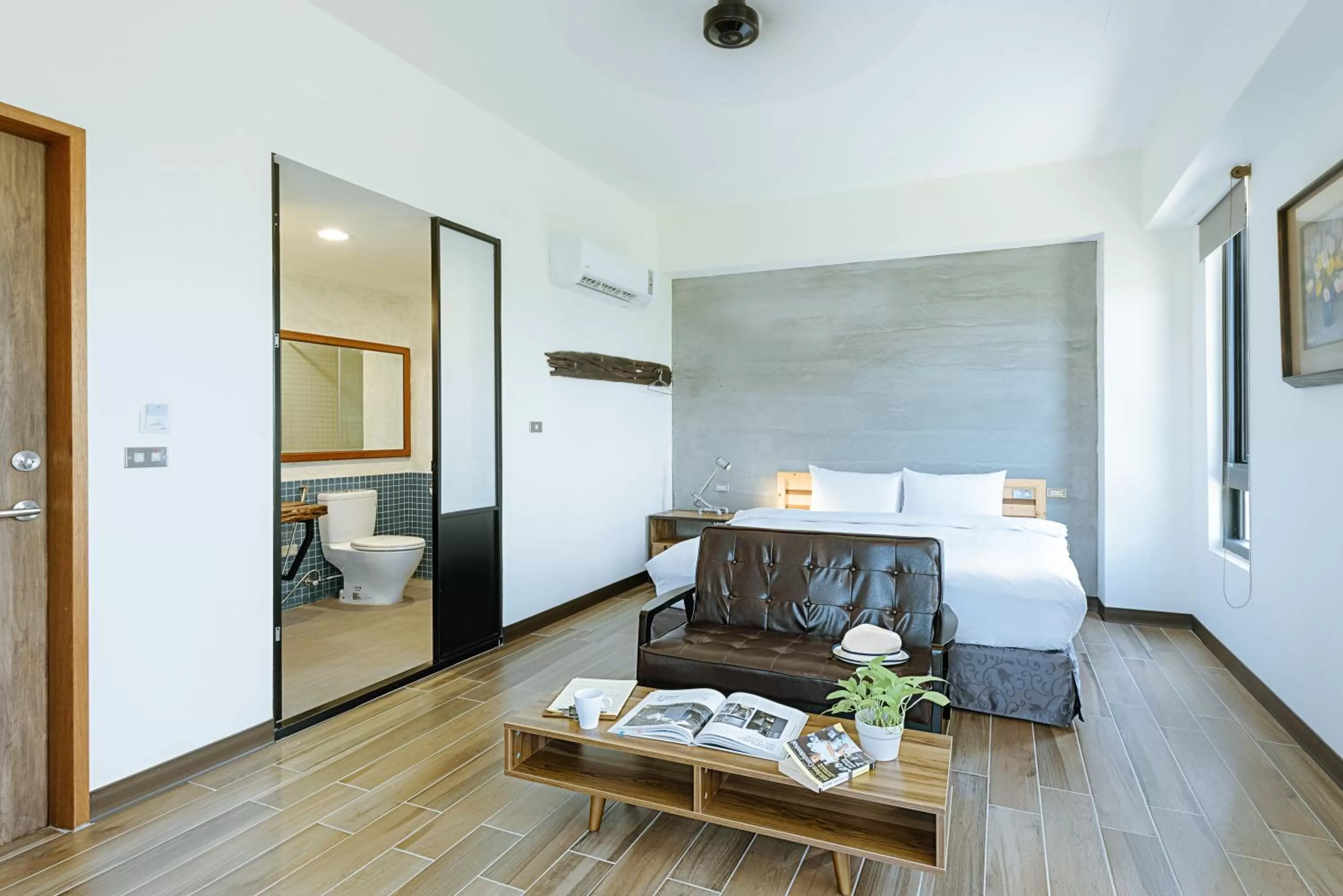 Bathroom, Bed in Chillax Inn B&B 恆春鬆塊民宿