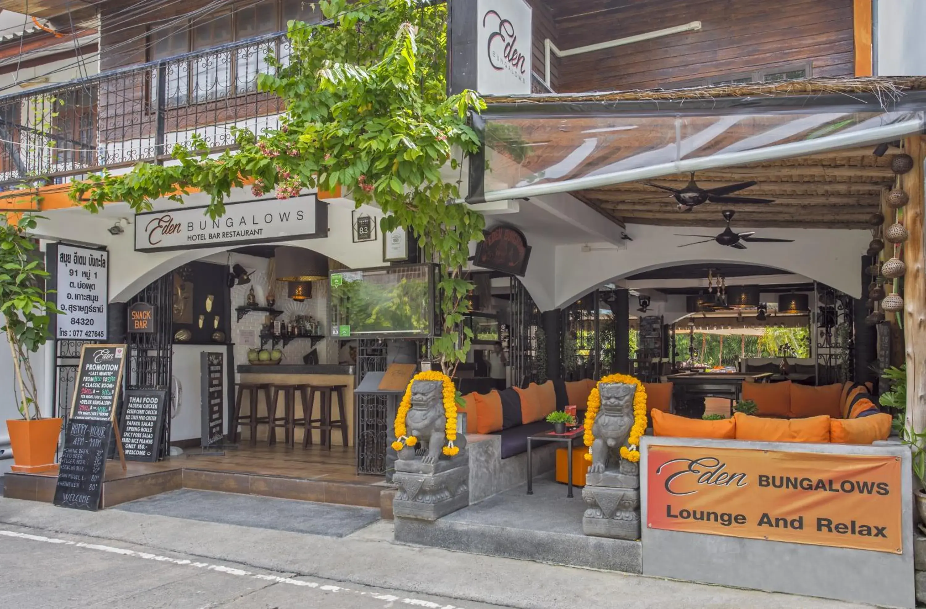 Lounge or bar in Eden Bungalows Fisherman's village