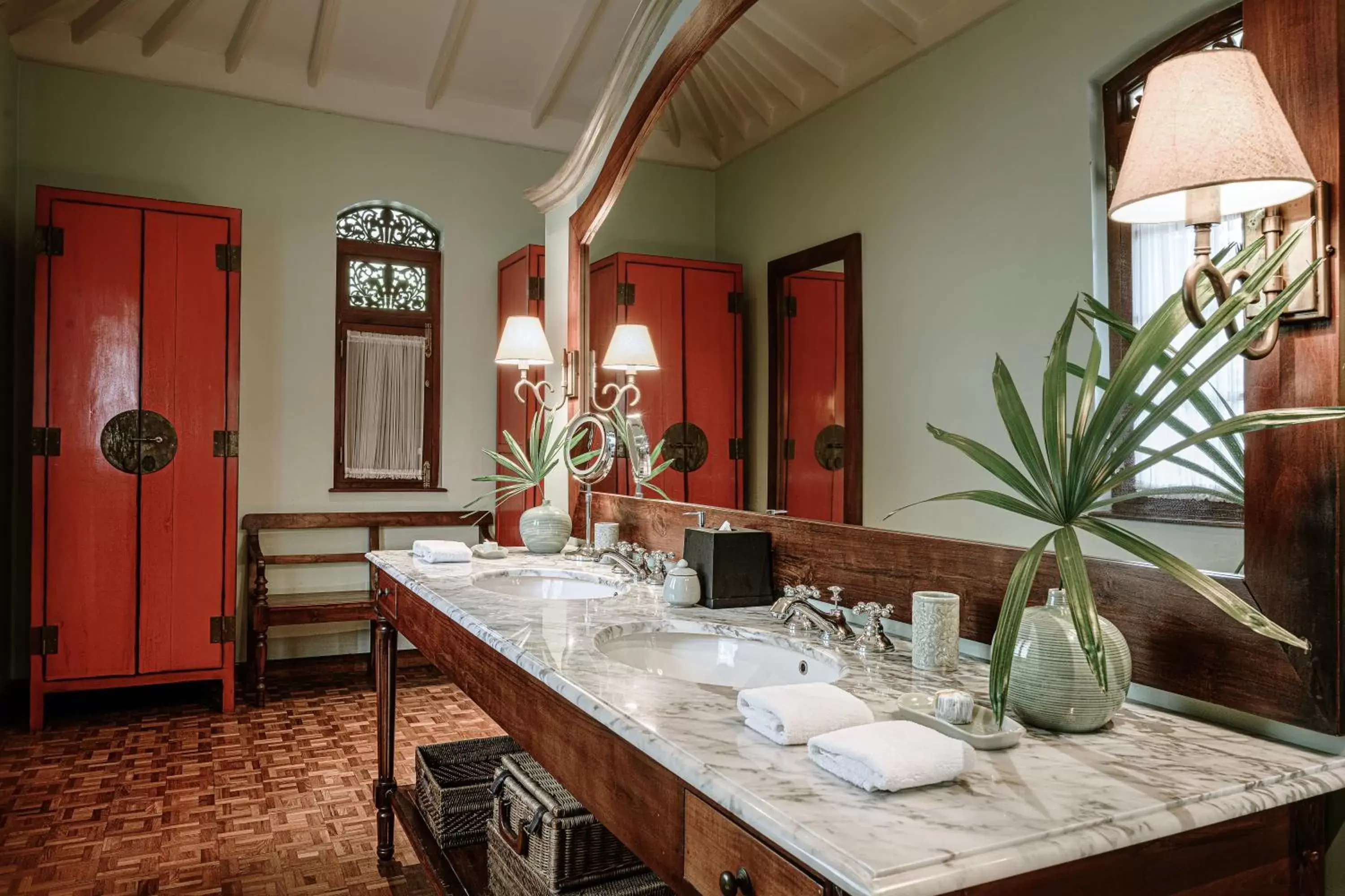 Dining Area in Maniumpathy Hotel