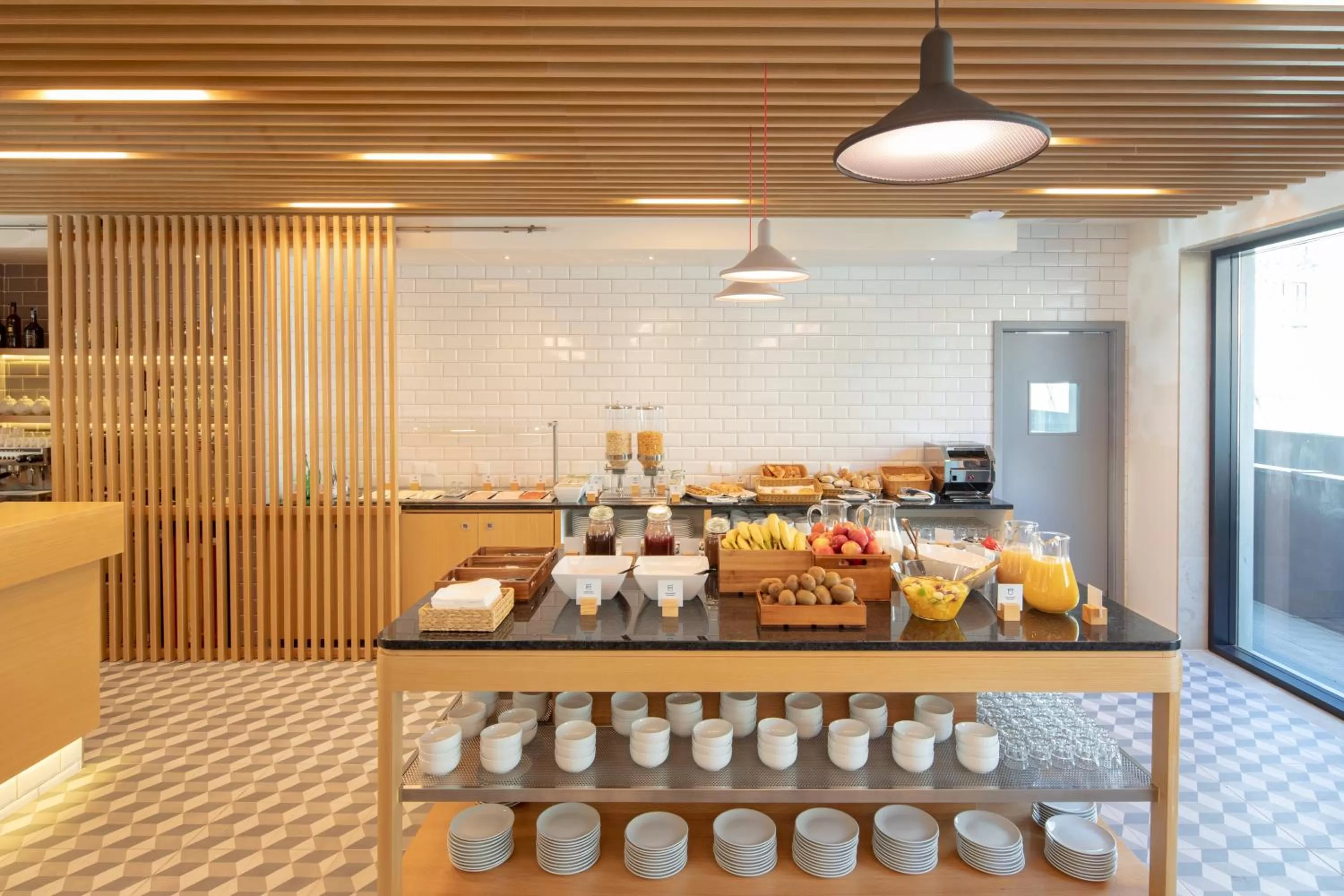 Restaurant/places to eat in Holiday Inn Express - Lisbon - Plaza Saldanha by IHG