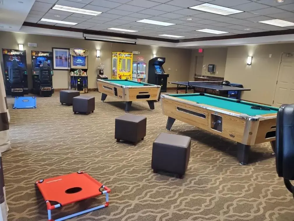 Game Room, Billiards in Comfort Suites Oshkosh