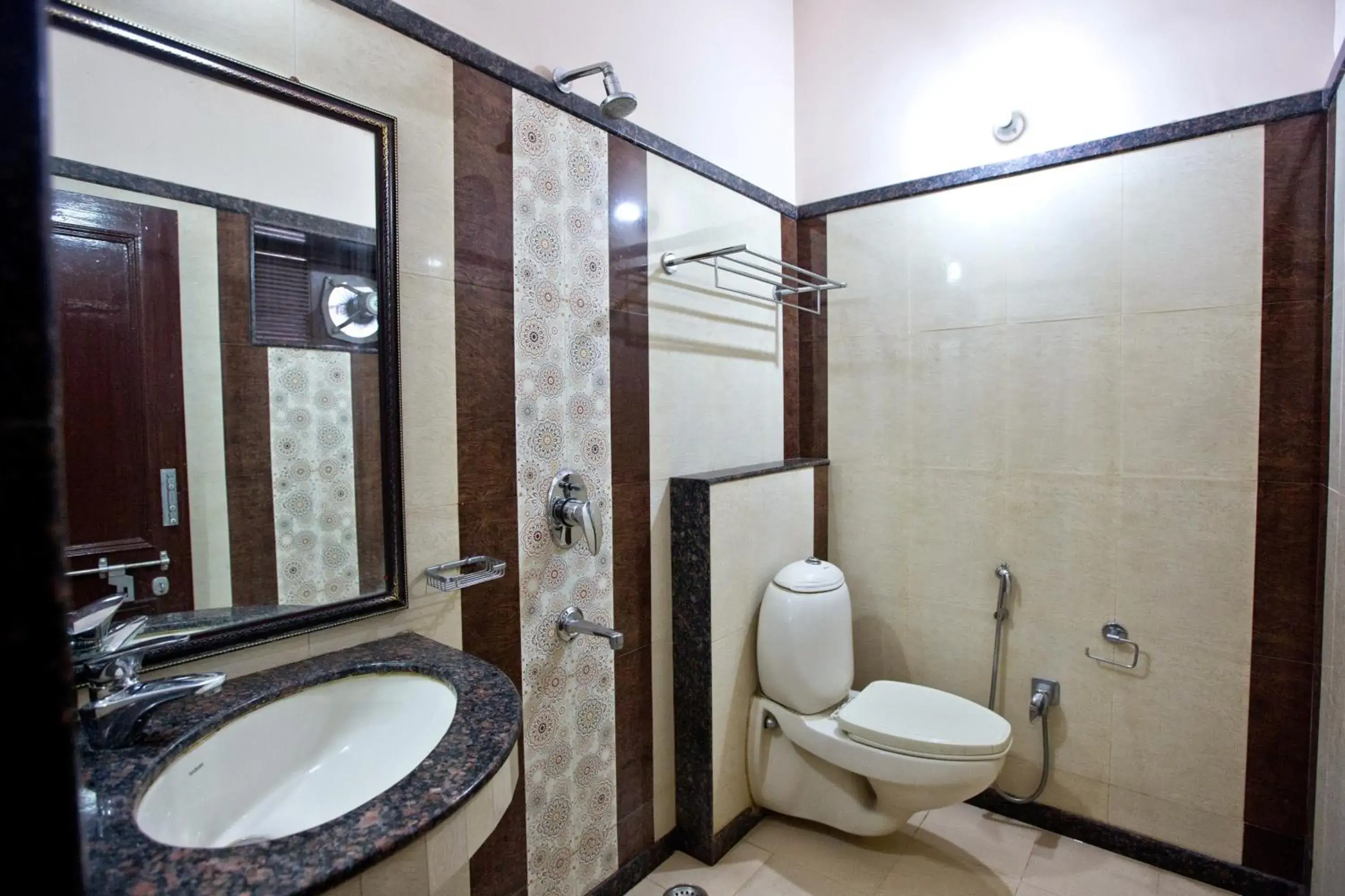 Shower, Bathroom in Hotel Kalyan