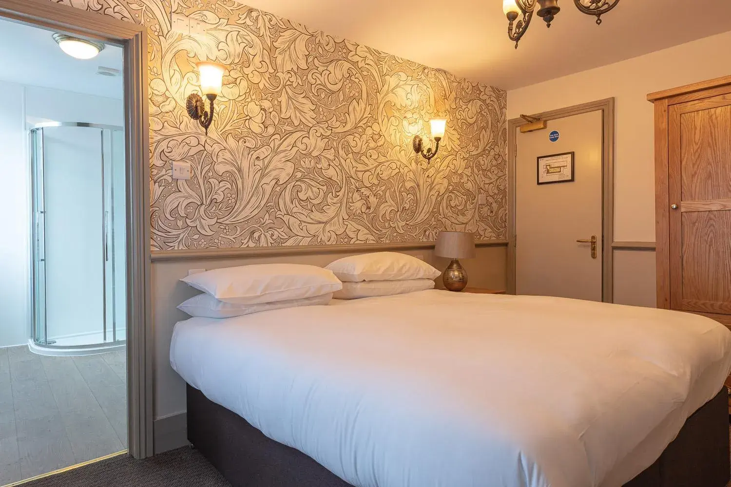 Double Room in The New Inn by Roomsbooked Double Room in The New Inn by Roomsbooked
