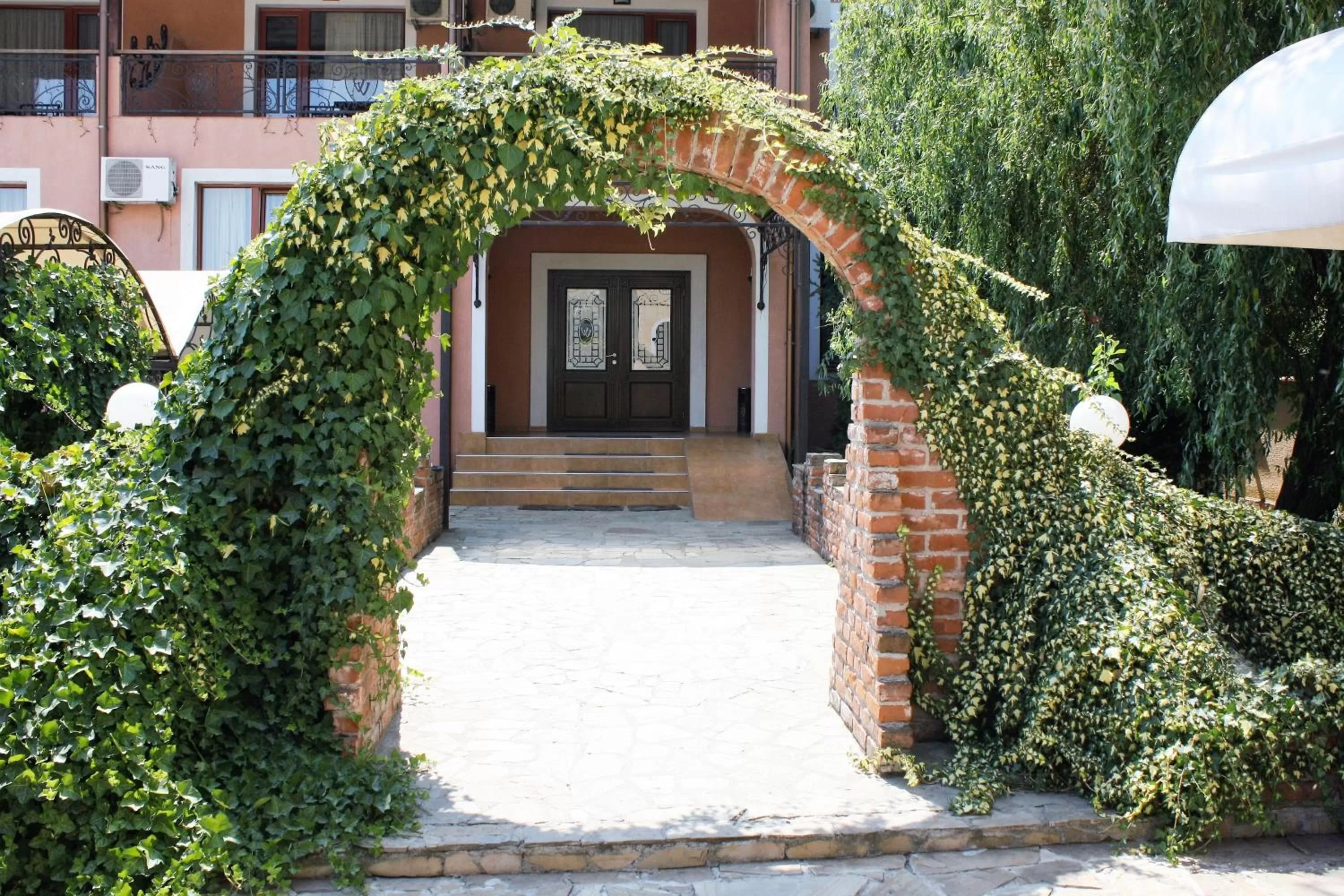 Facade/entrance in Hotel Villa Verde